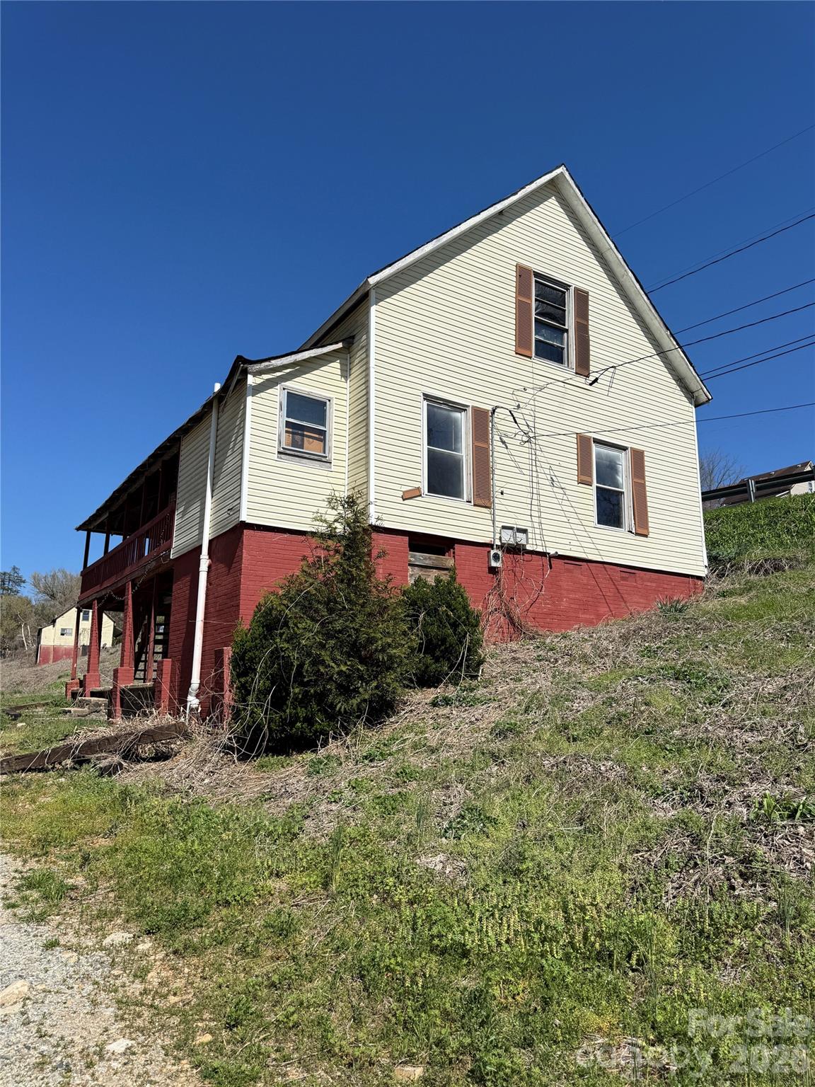 100 Hickory Street Property Photo 1