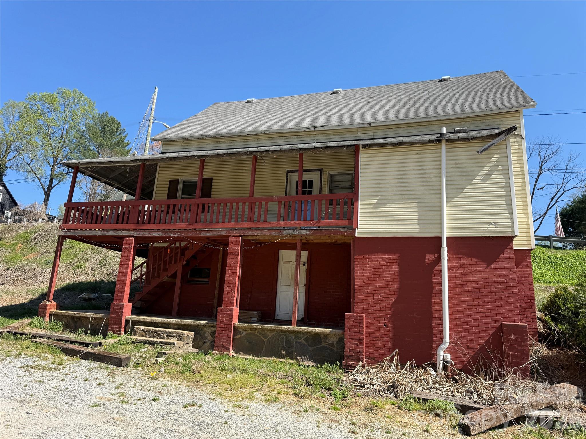 100 Hickory Street Property Photo 2