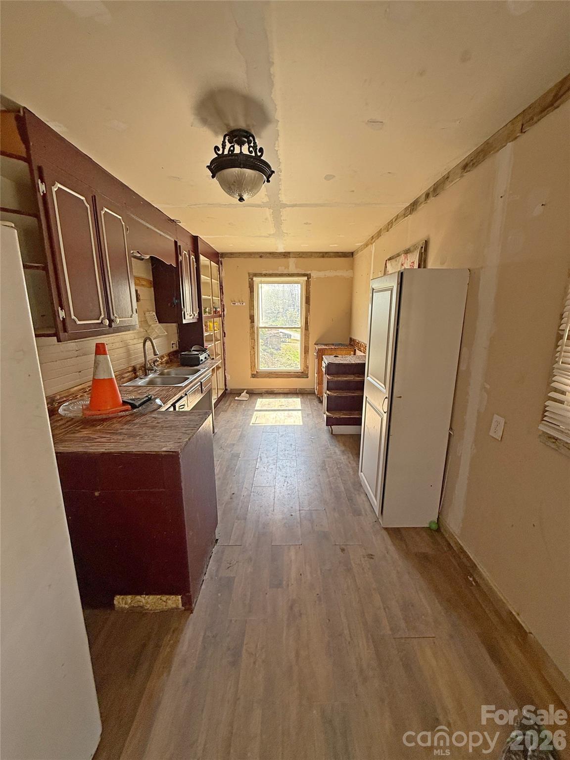 100 Hickory Street Property Photo 4