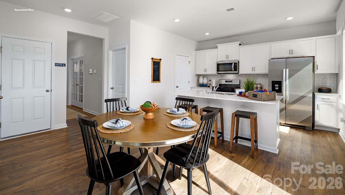 602 Dazzle Loop Property Photo 4