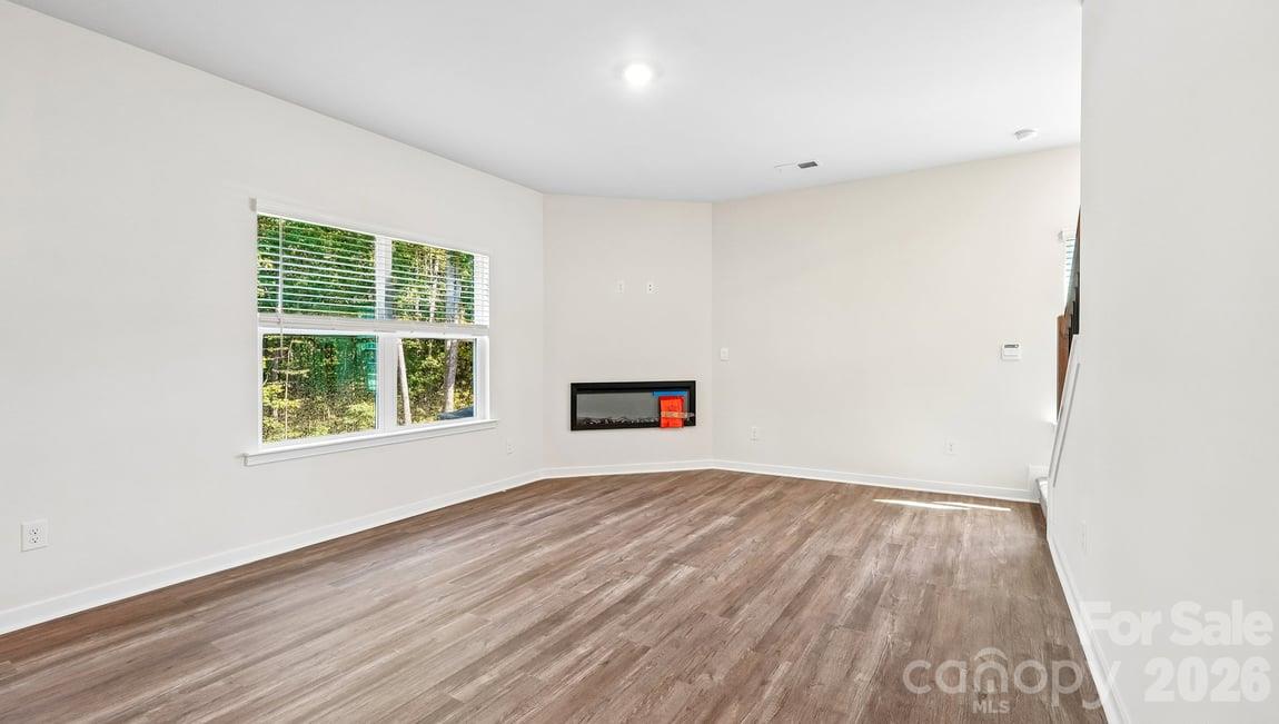 602 Dazzle Loop Property Photo 6
