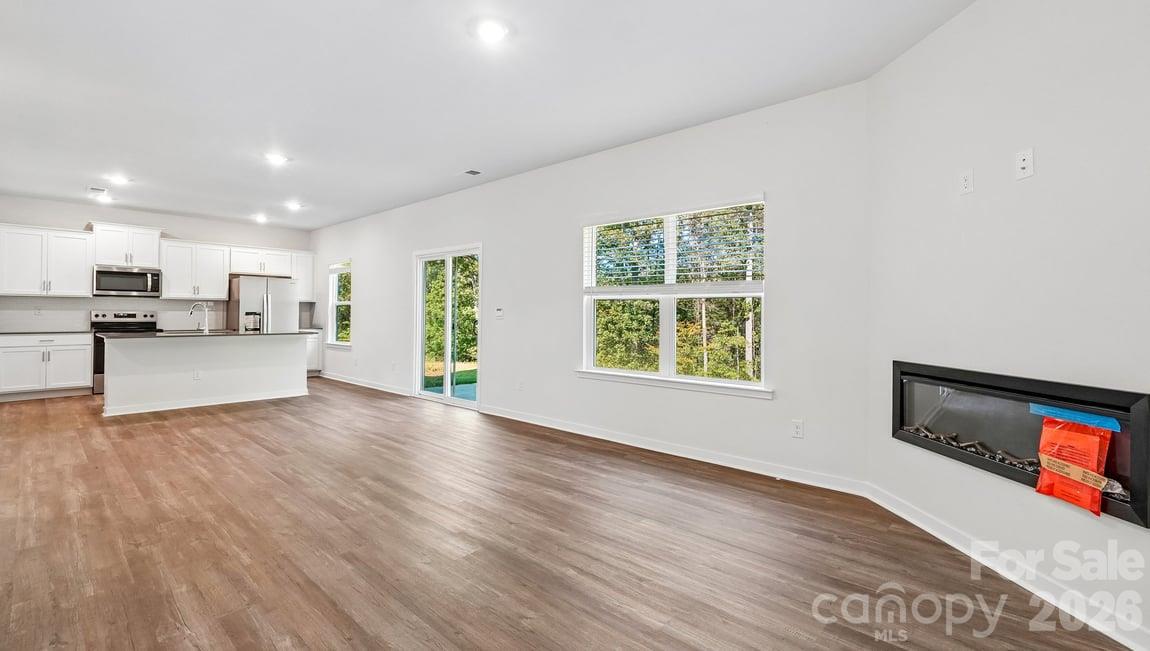 602 Dazzle Loop Property Photo 7