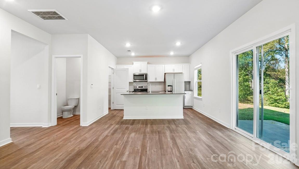 602 Dazzle Loop Property Photo 8