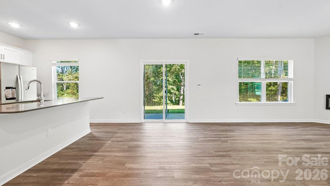 602 Dazzle Loop Property Photo 9