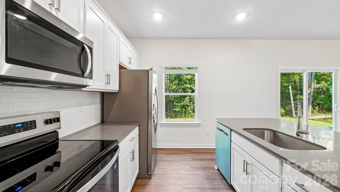602 Dazzle Loop Property Photo 10