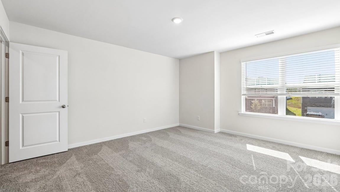 602 Dazzle Loop Property Photo 17