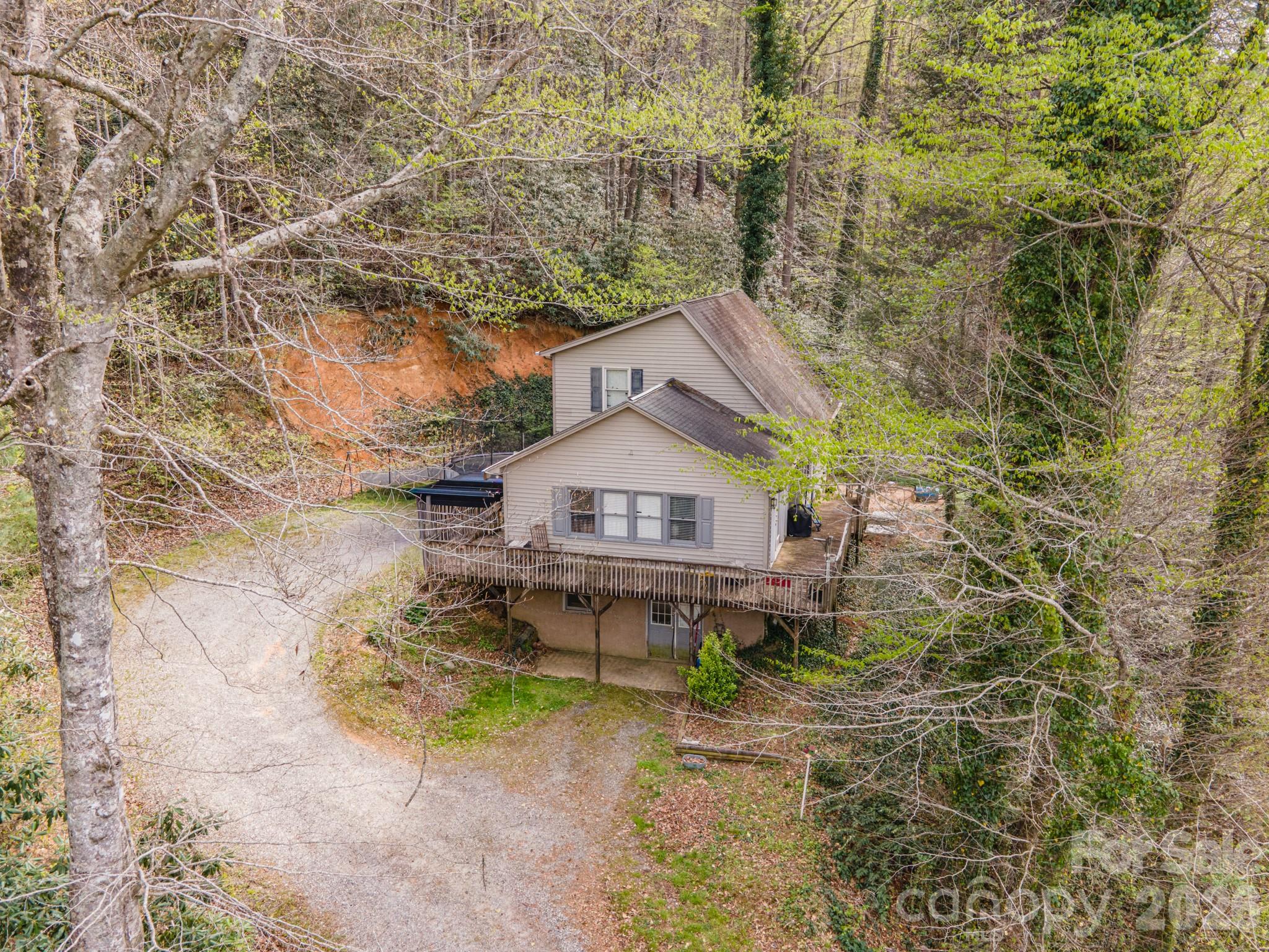 2090 Zacks Fork Road Property Photo 4