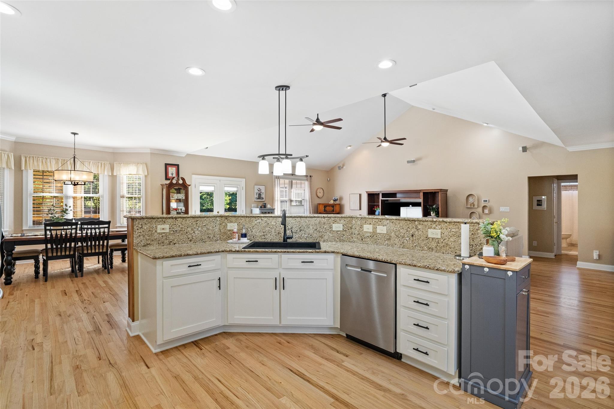 1701 S South Point Road Property Photo 6