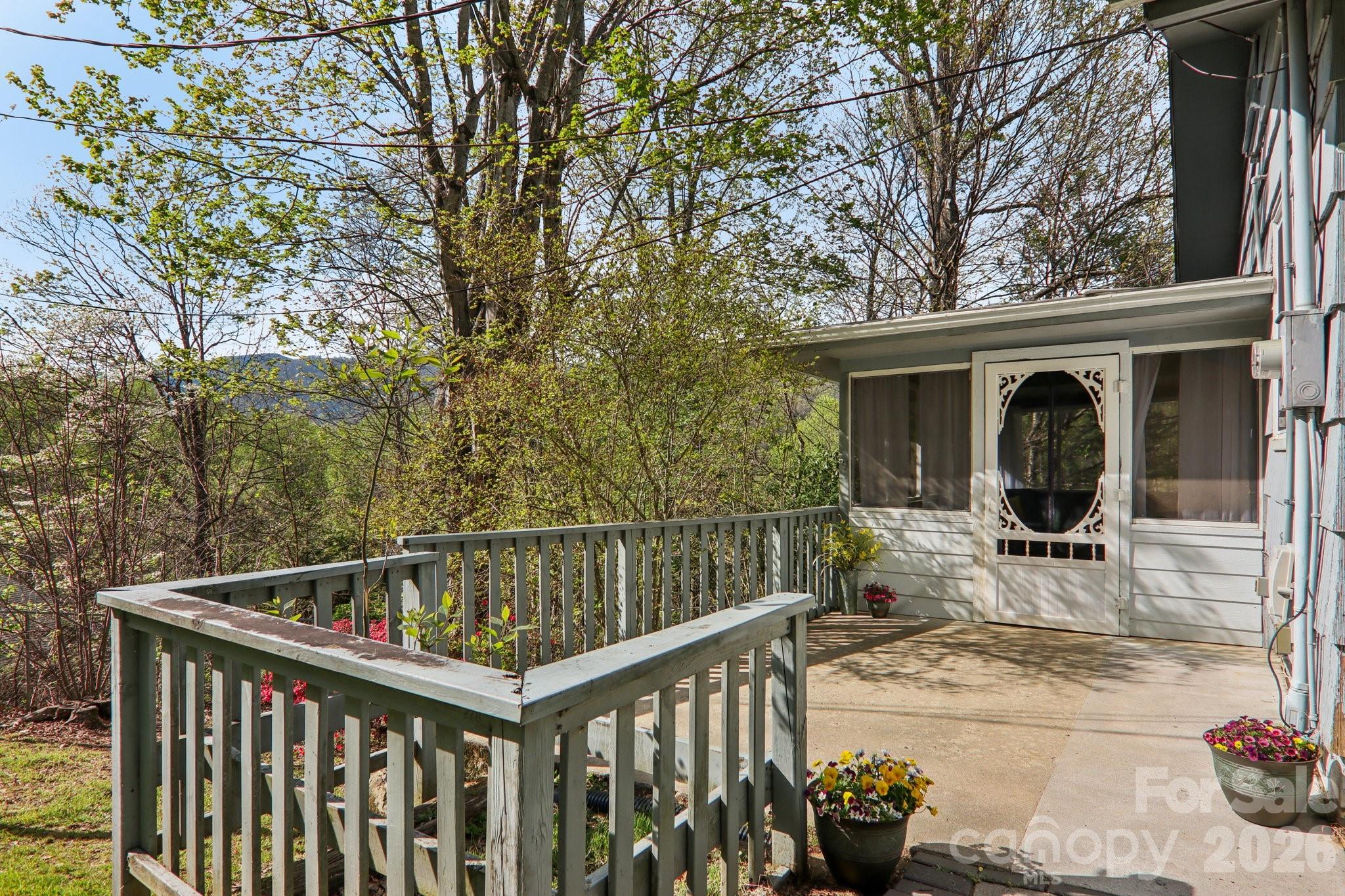 74 Link Circle Property Photo 8