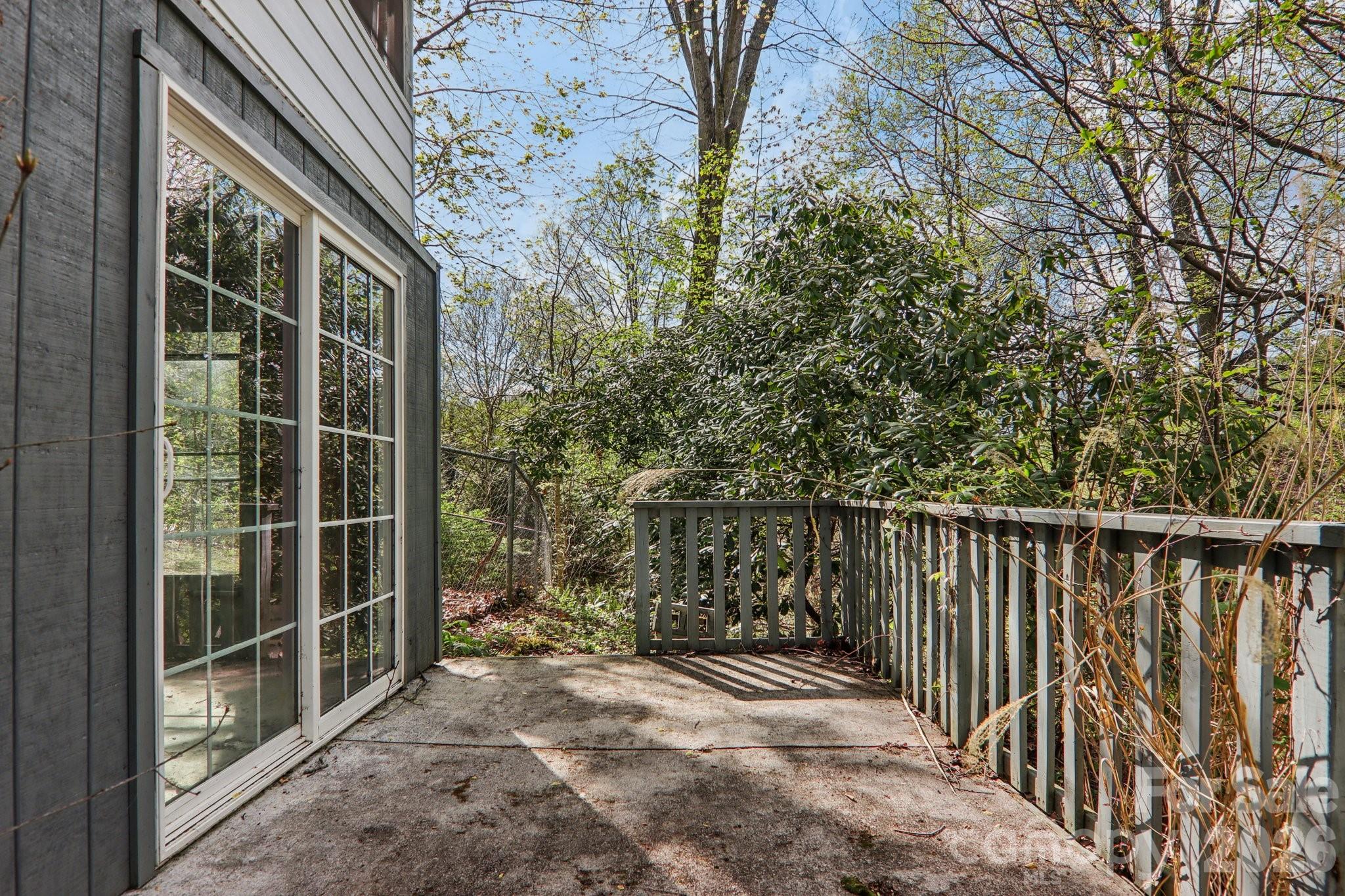 74 Link Circle Property Photo 39