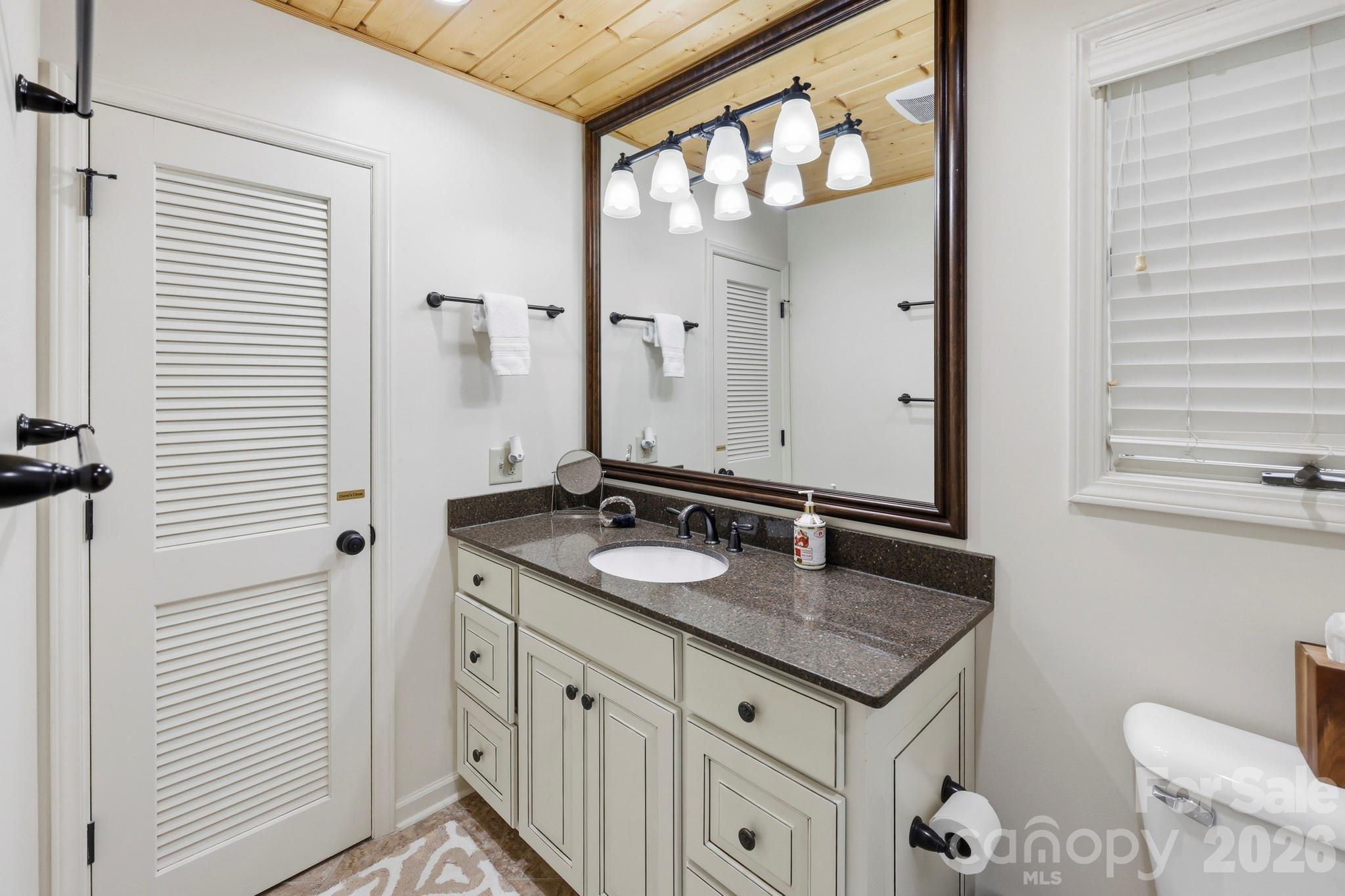 130 Edwards Point Property Photo 18