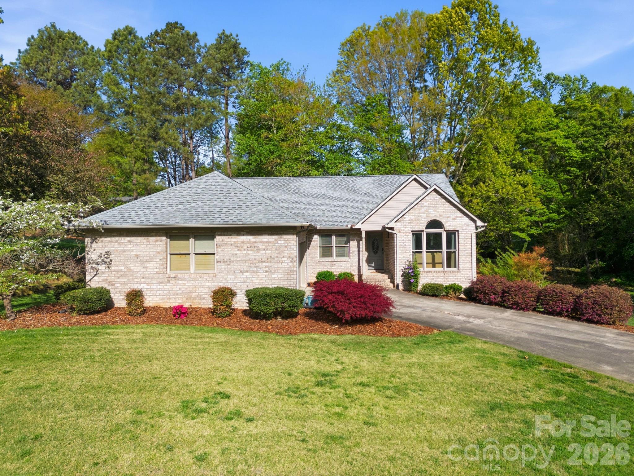 406 Vincent Court Property Photo 4
