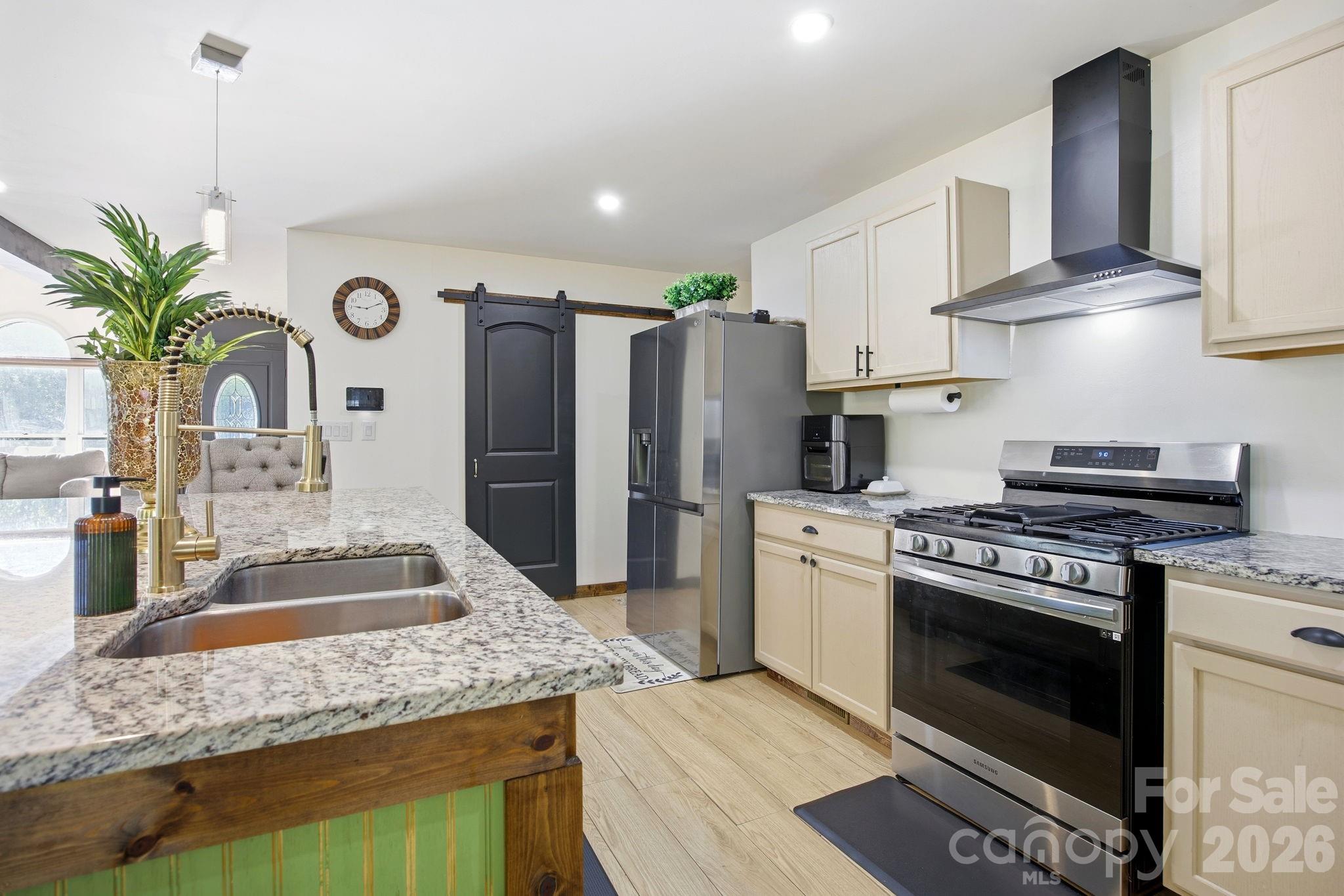 406 Vincent Court Property Photo 16