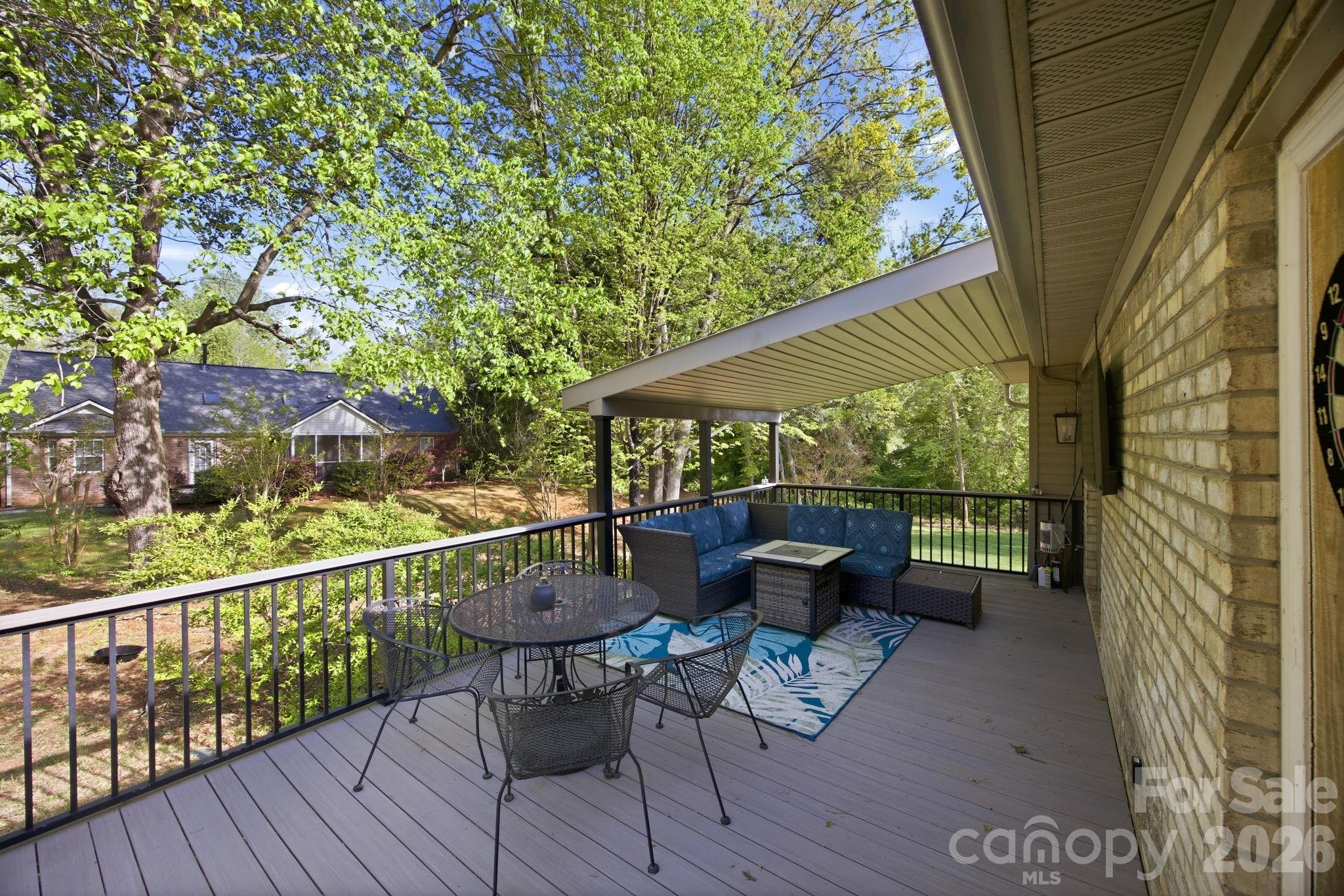406 Vincent Court Property Photo 38