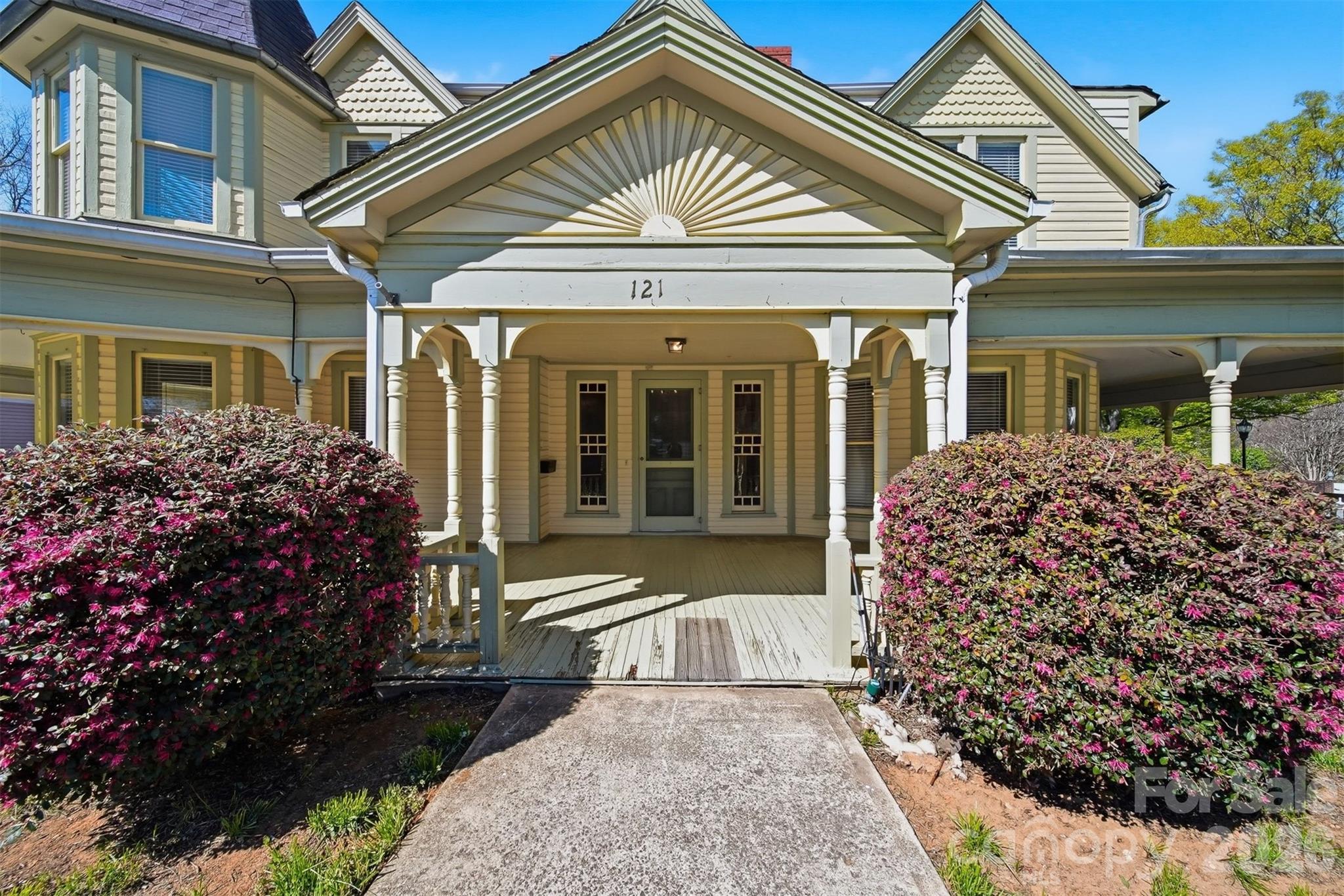 121 5th Avenue Property Photo 2