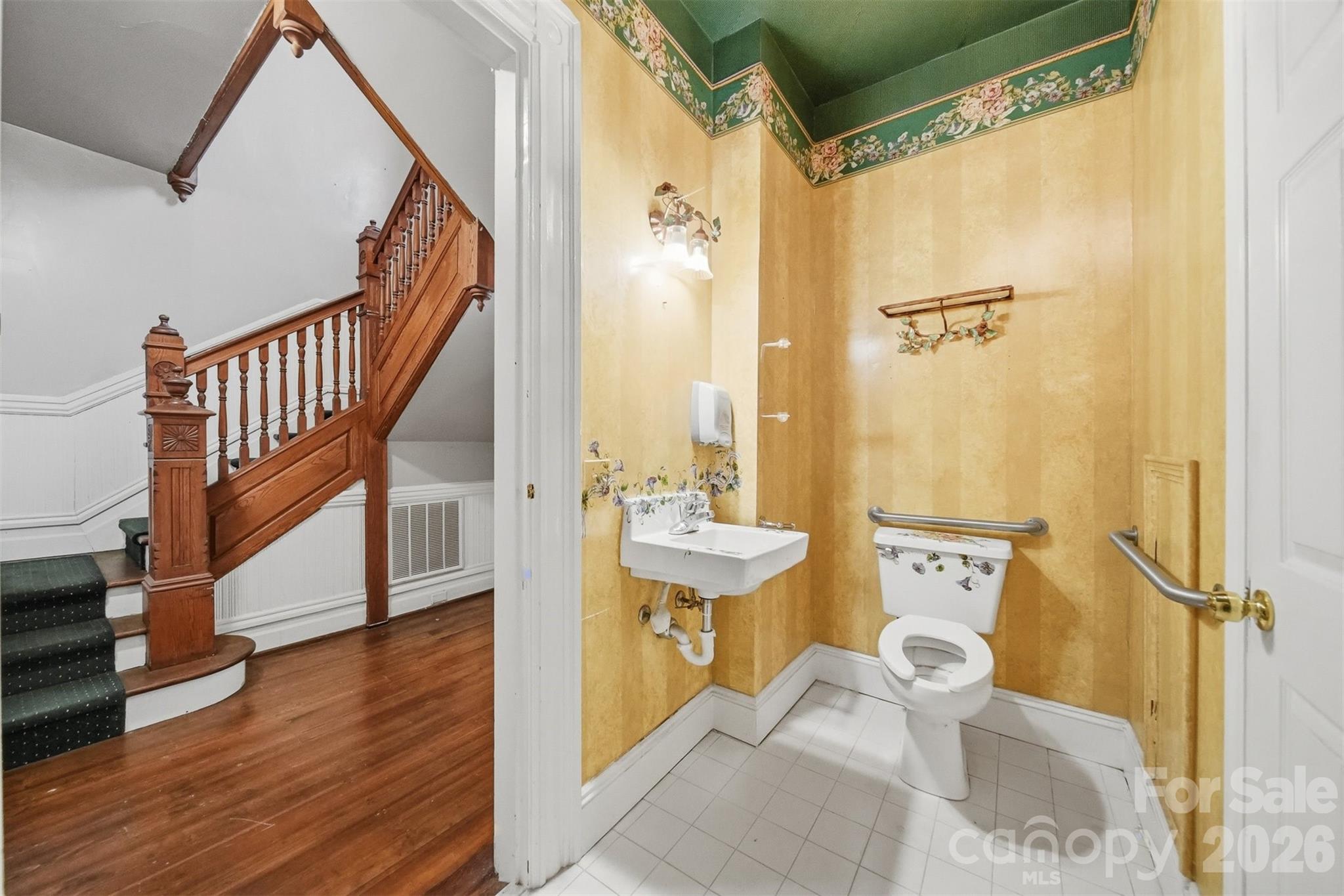 121 5th Avenue Property Photo 16