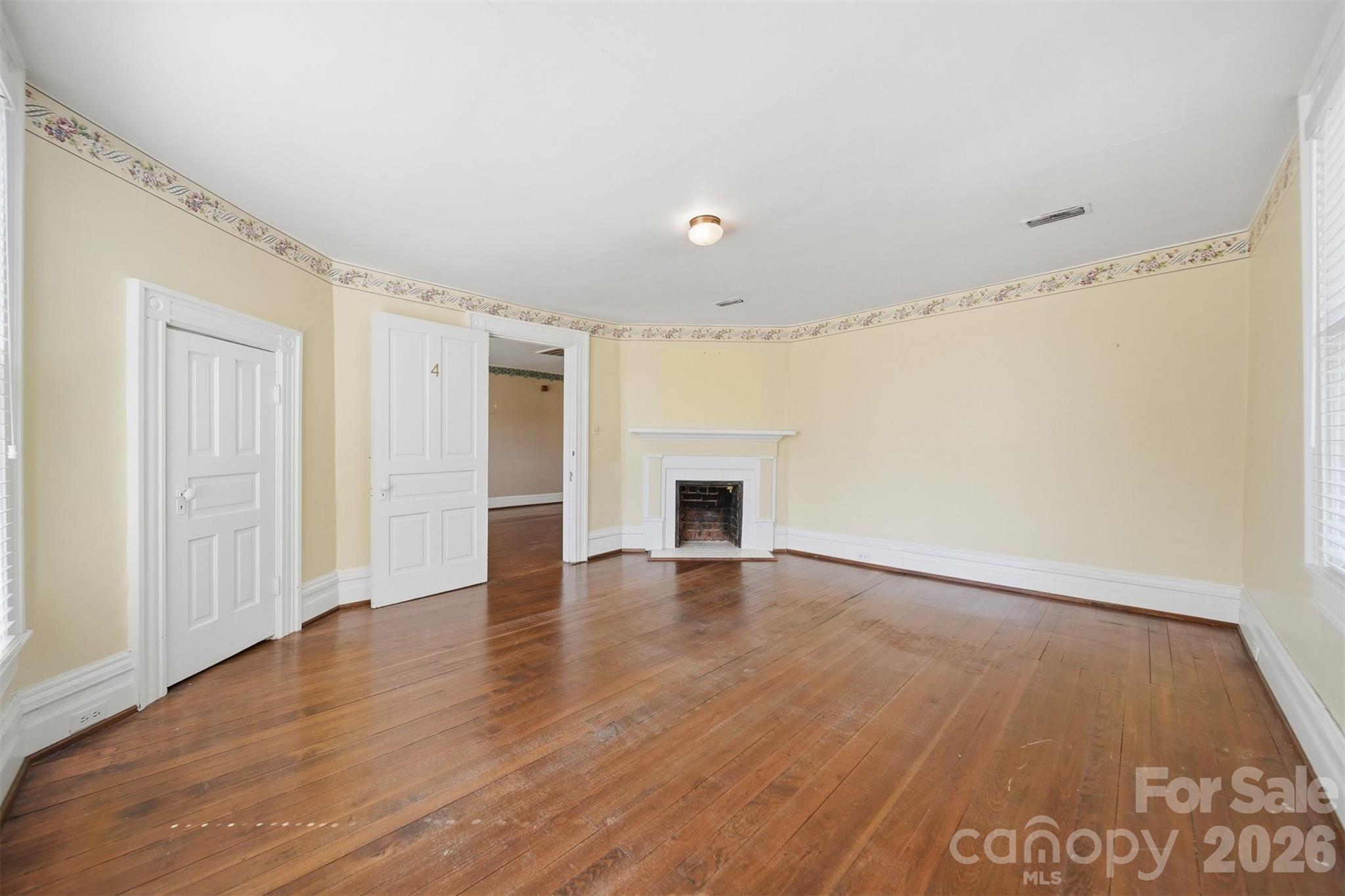 121 5th Avenue Property Photo 27