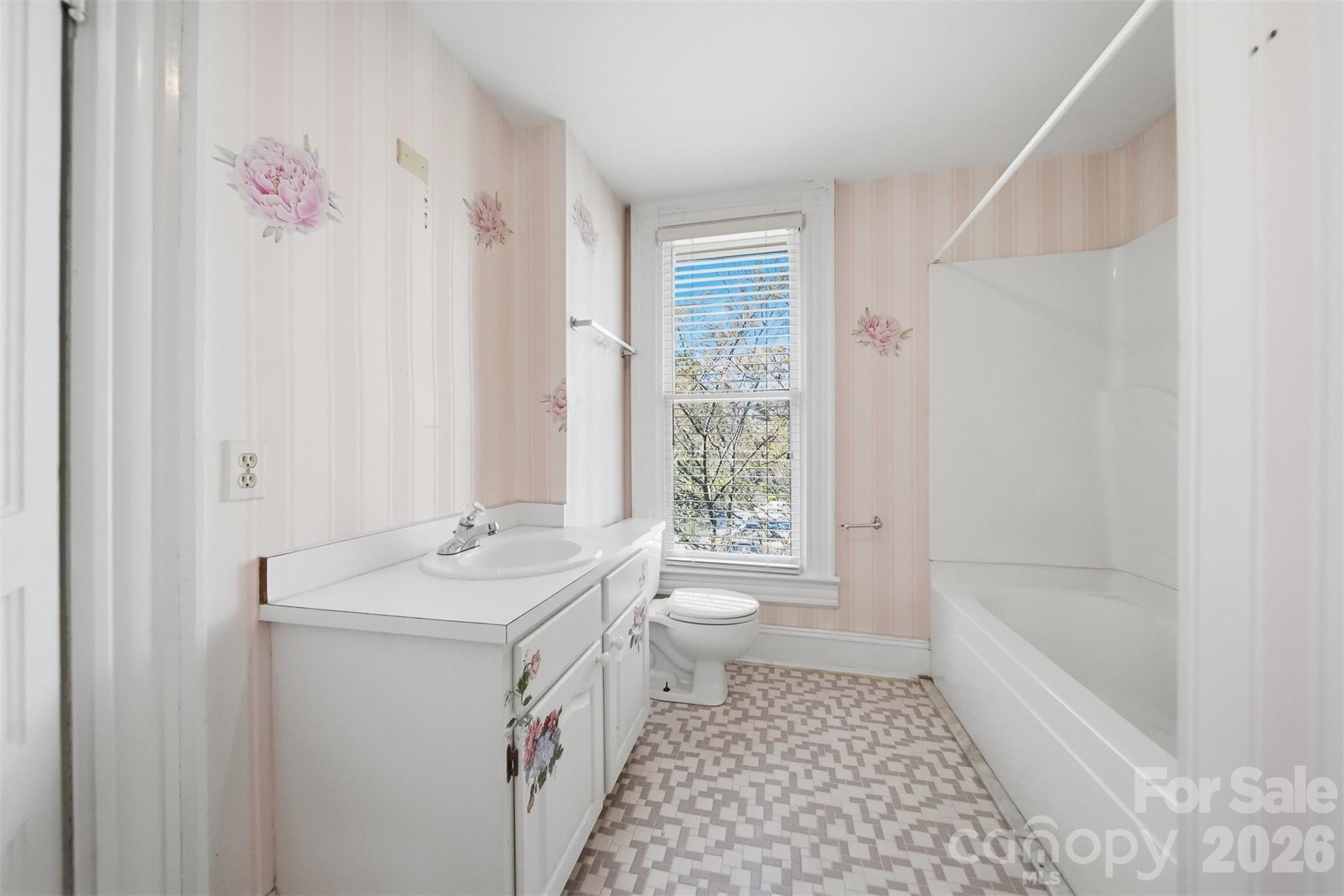 121 5th Avenue Property Photo 30