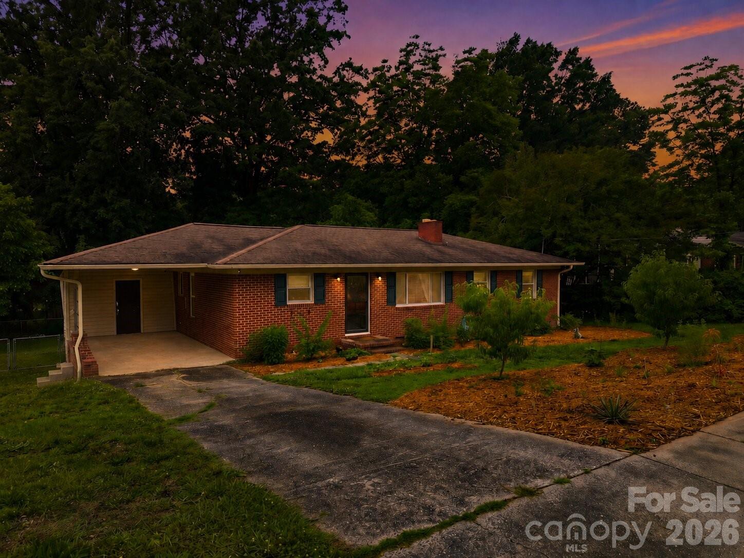 605 W 19th Avenue Property Photo 1