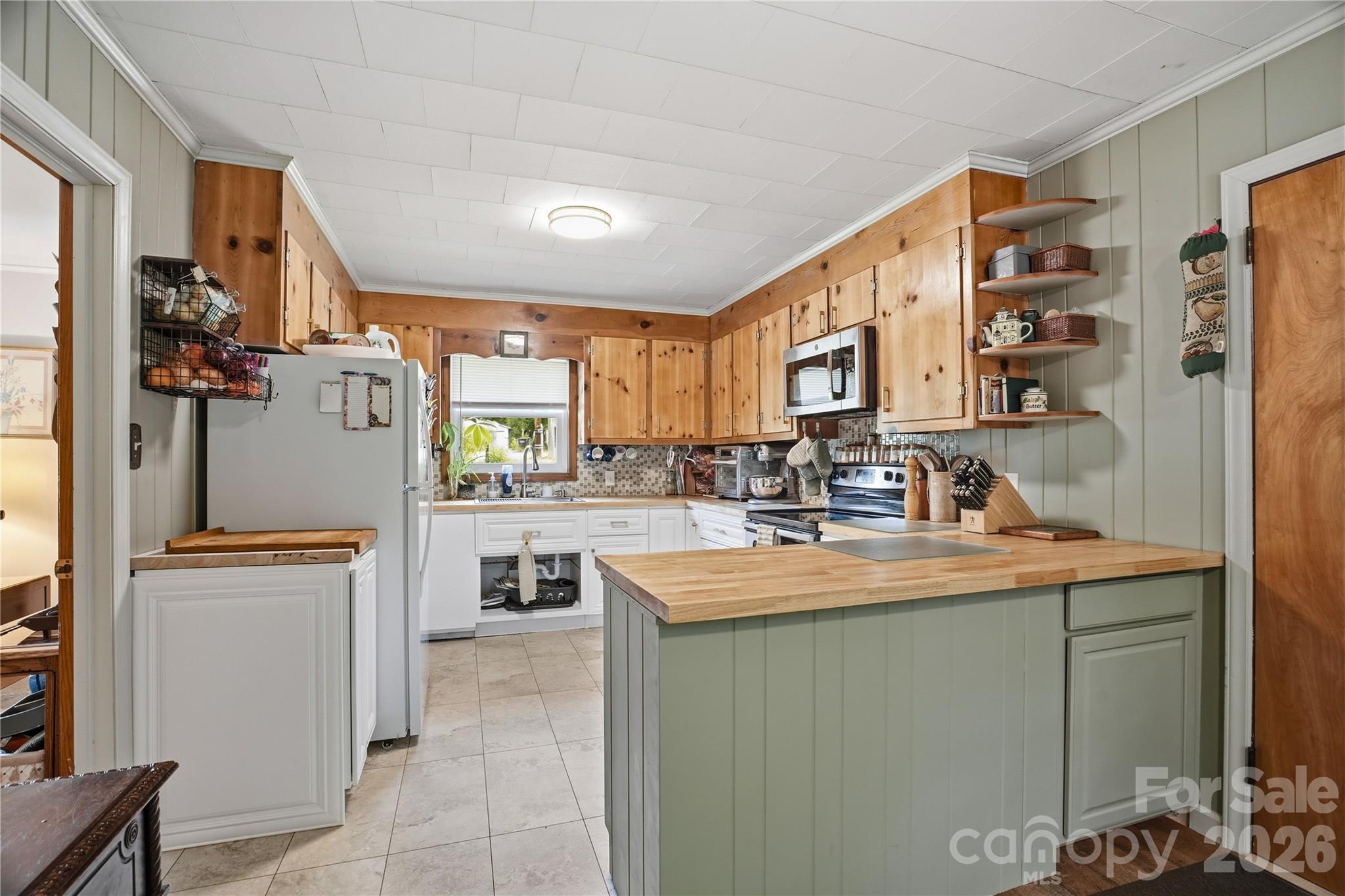 605 W 19th Avenue Property Photo 3