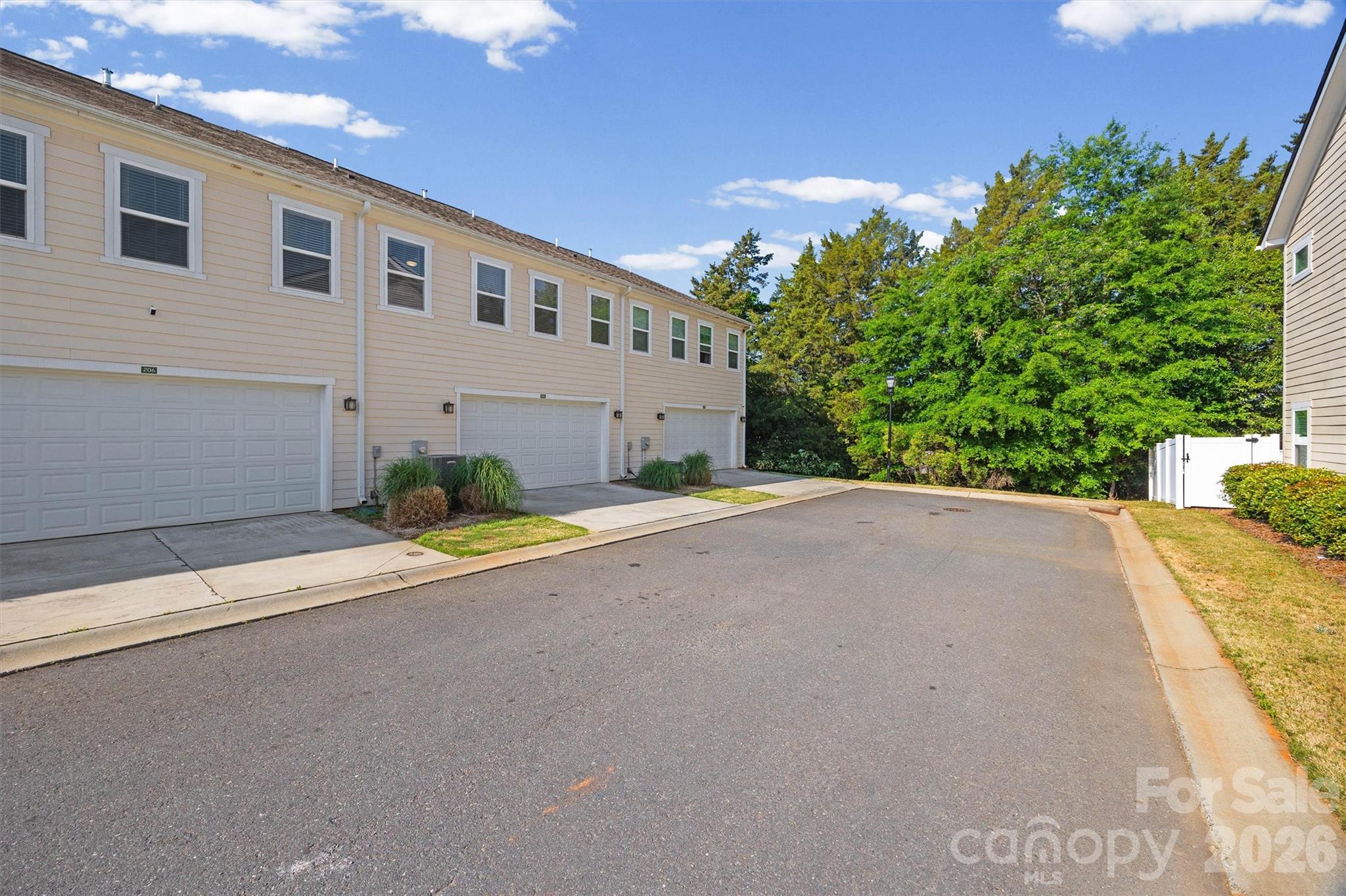 204 Overstone Court Property Photo 32