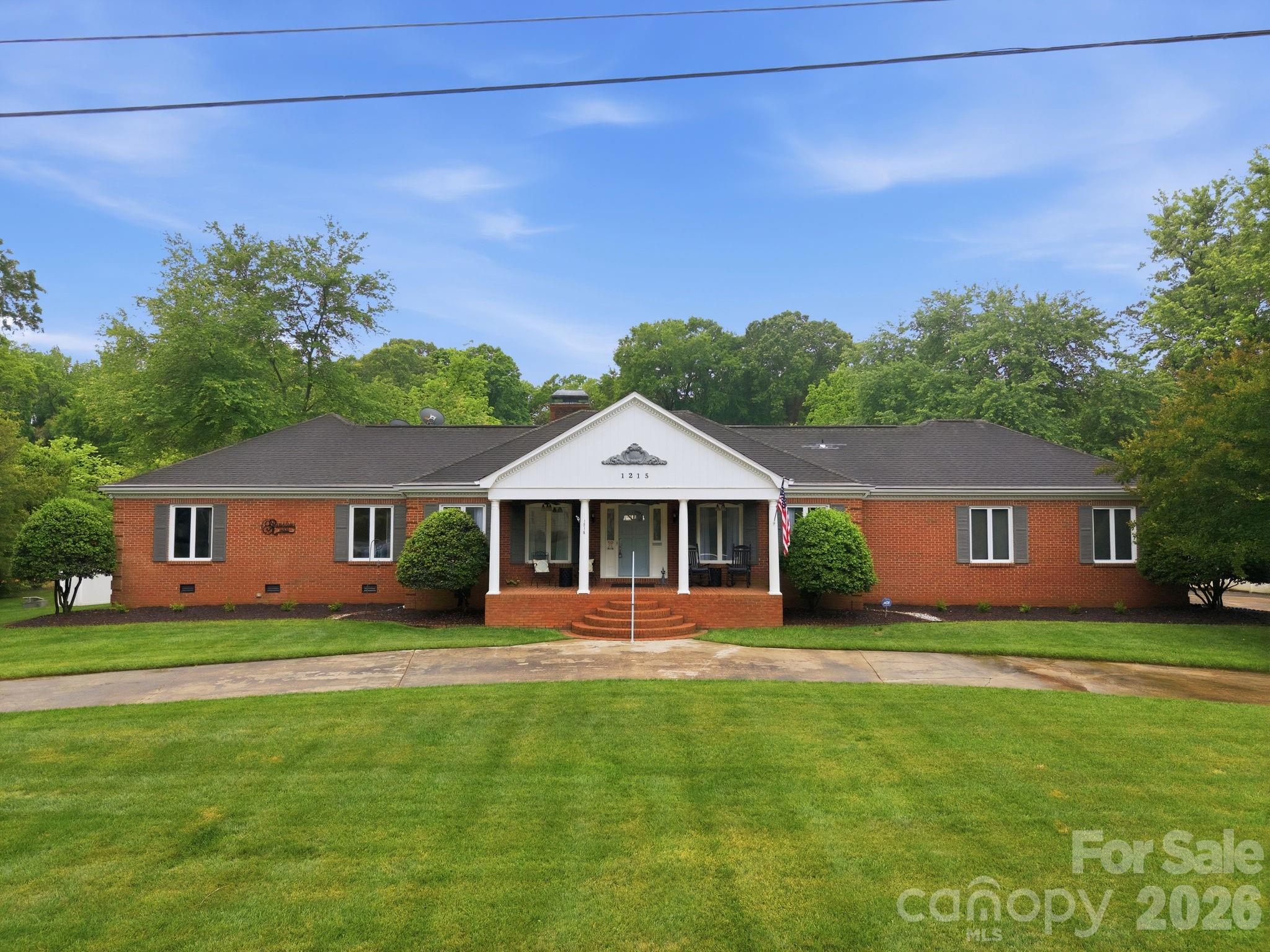 1215 Hillside Drive Property Photo 4