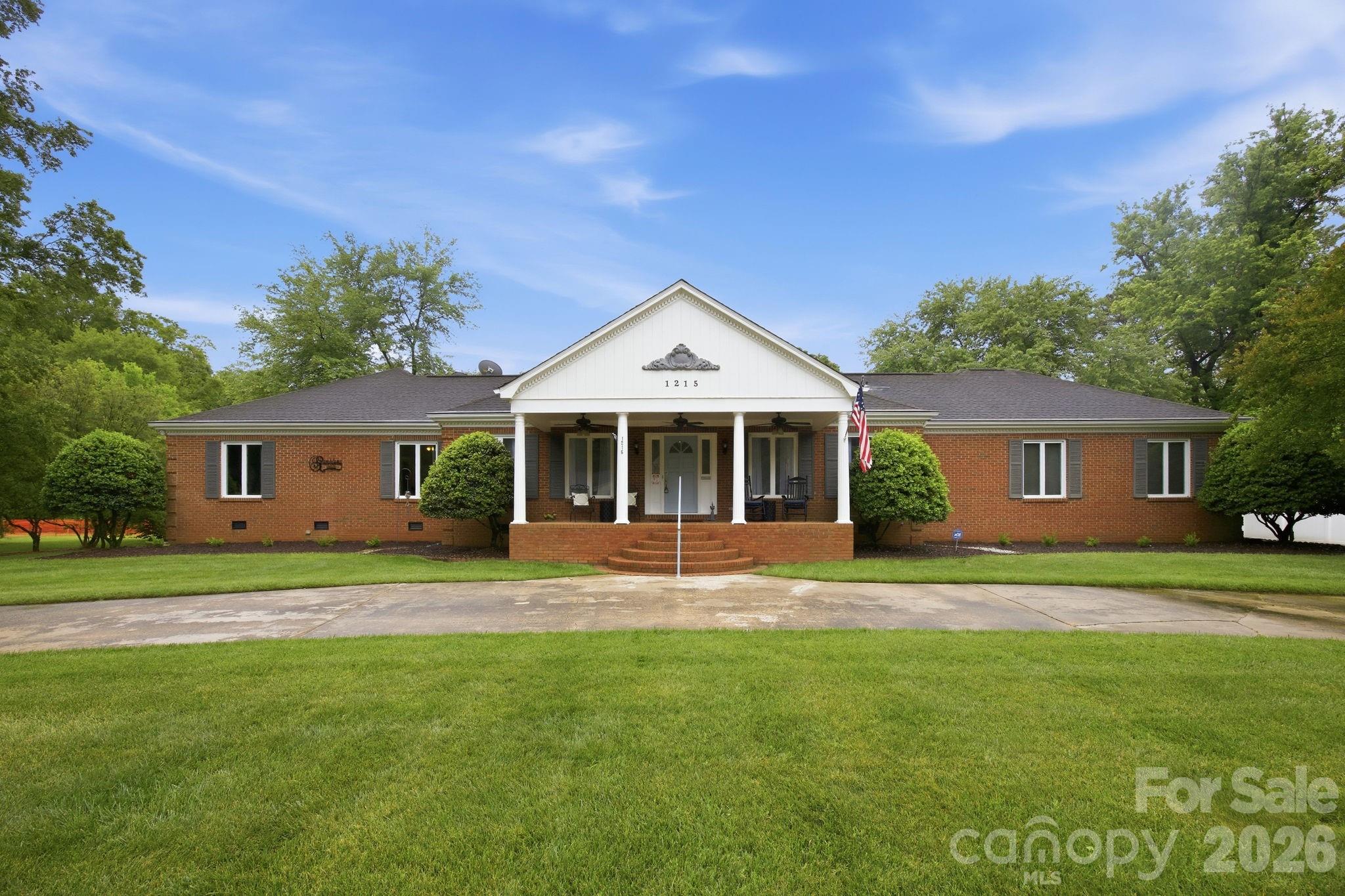 1215 Hillside Drive Property Photo 5