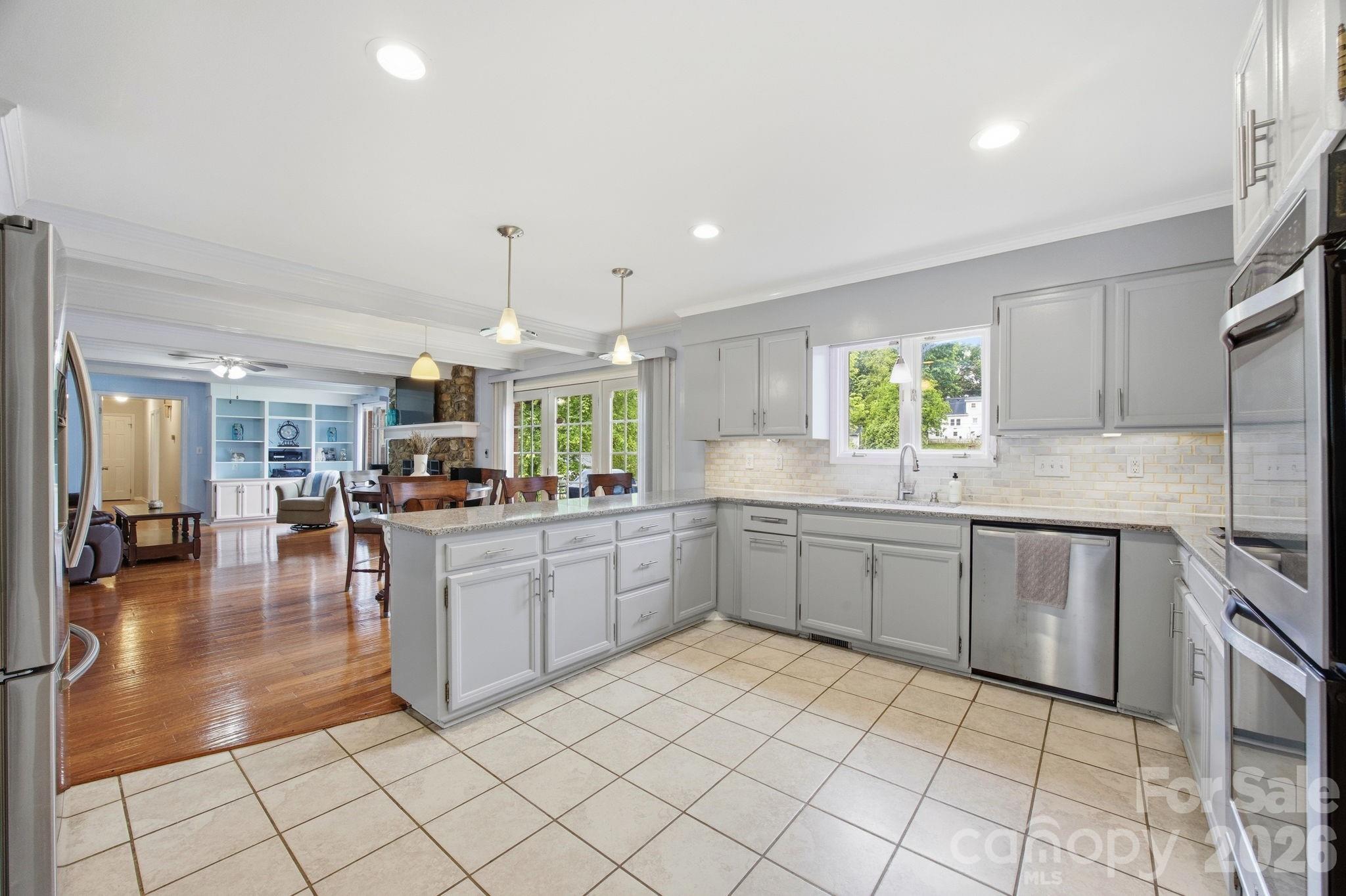 1215 Hillside Drive Property Photo 6