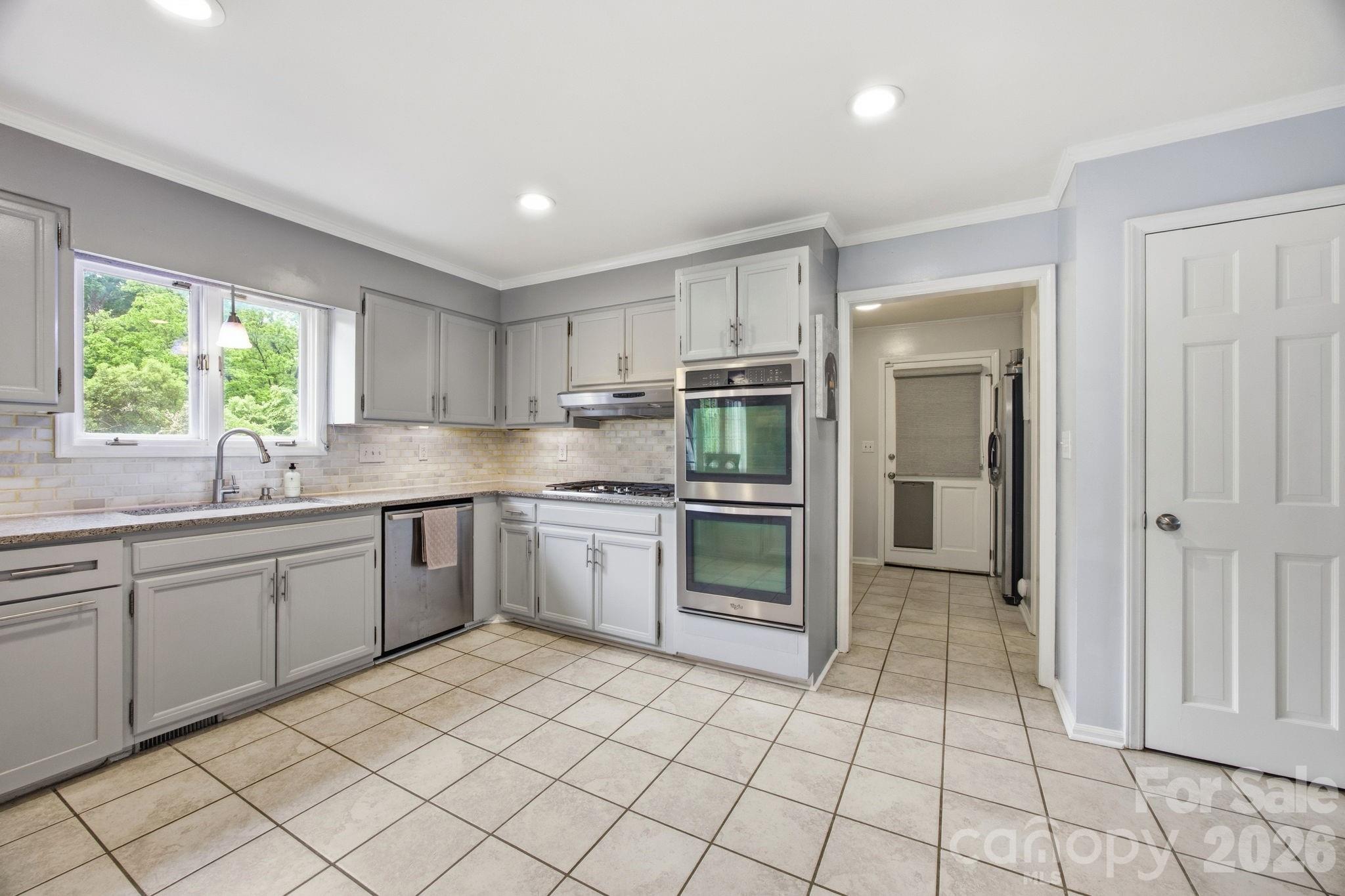 1215 Hillside Drive Property Photo 8