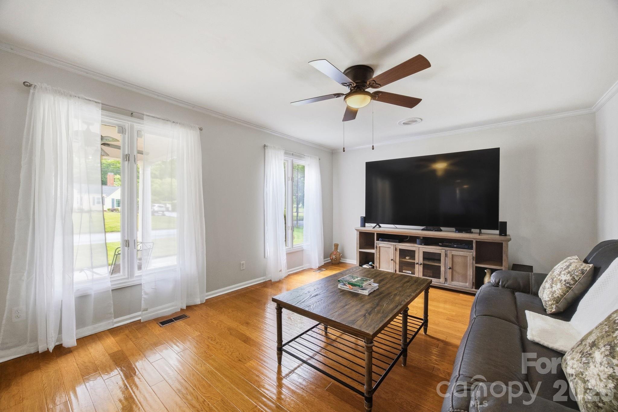 1215 Hillside Drive Property Photo 11