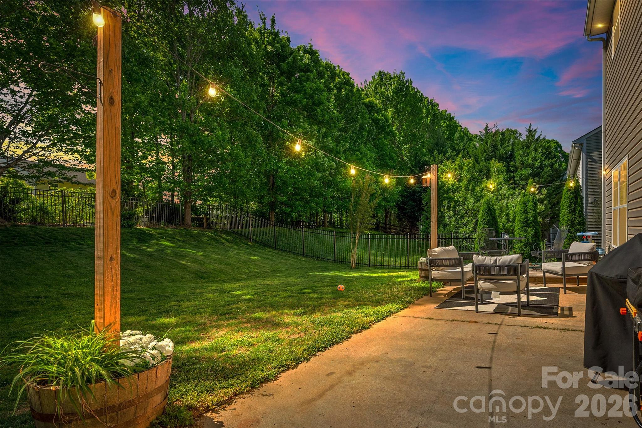 3253 Wicklow Lane Property Photo 4