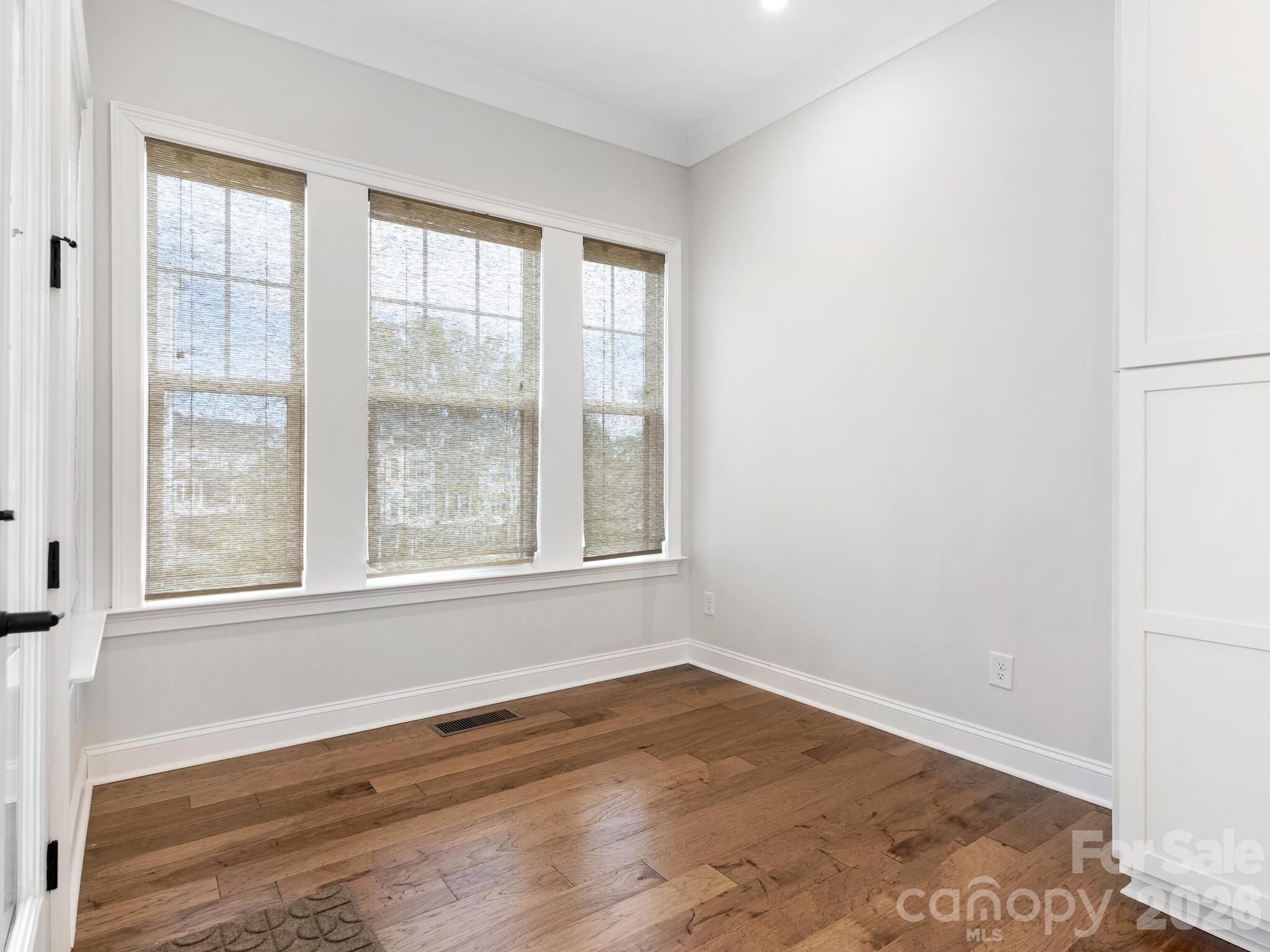 2555 Deacon Avenue Property Photo 13