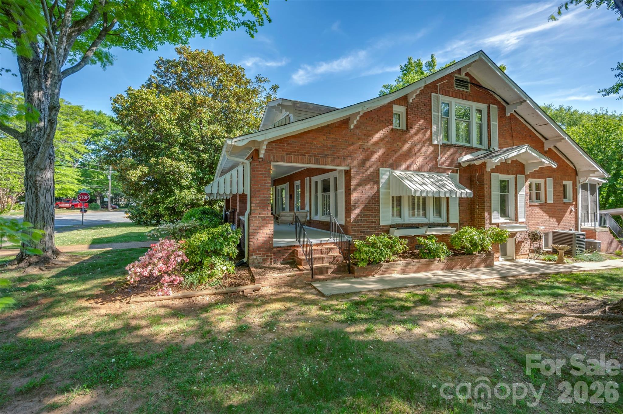 151 S Magnolia Street Property Photo 2