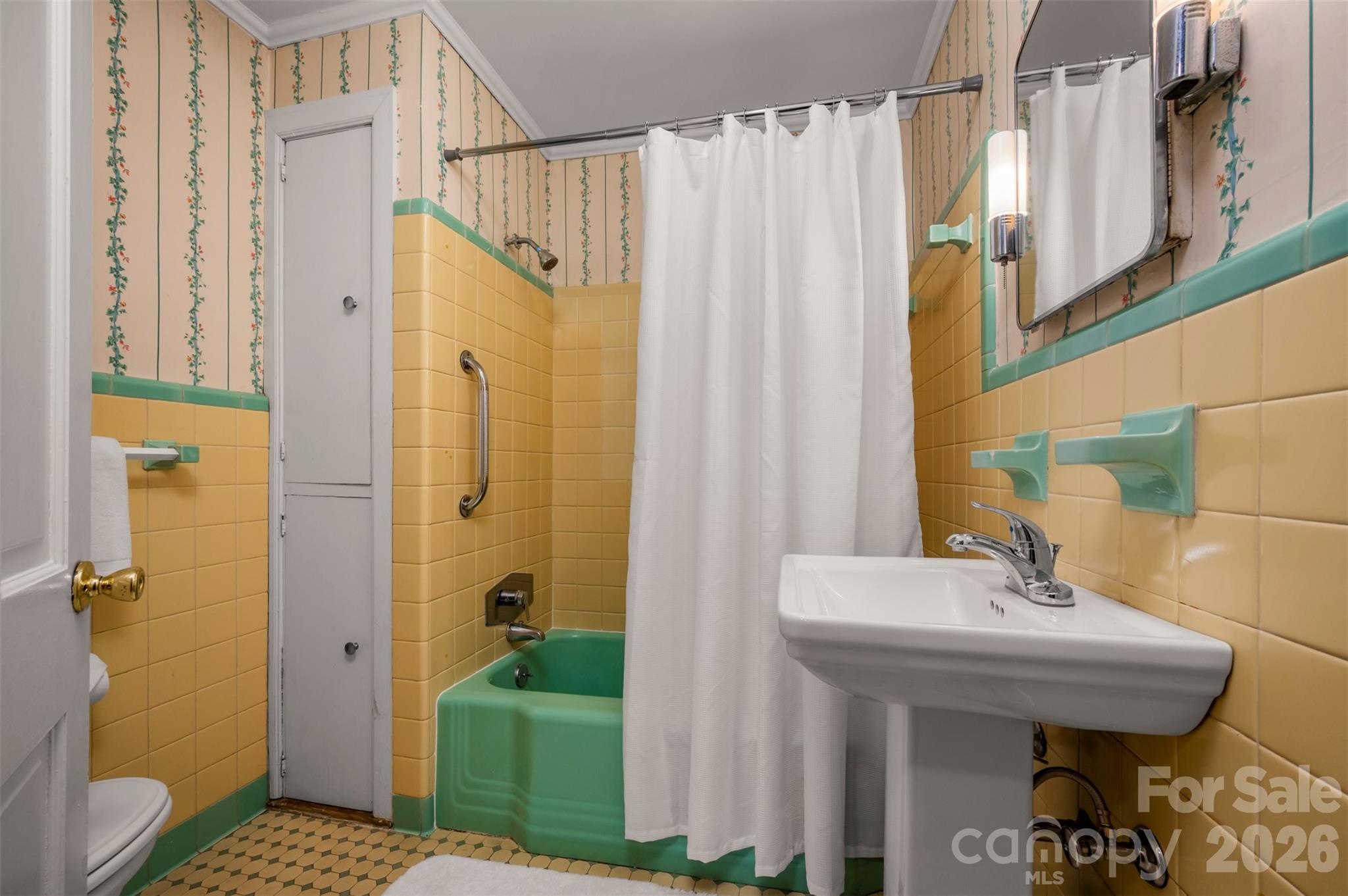 151 S Magnolia Street Property Photo 25