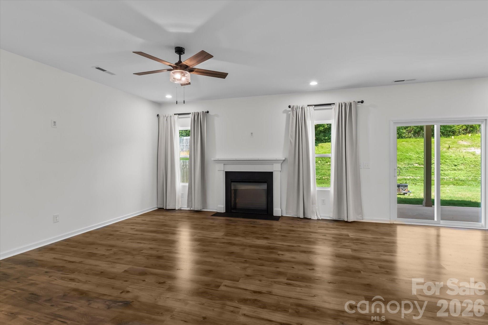 127 Buoy Lane Property Photo 6