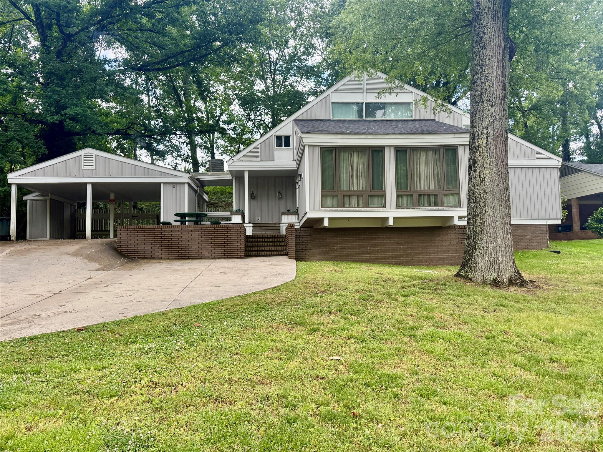 1233 Maxwell Street Property Photo 1