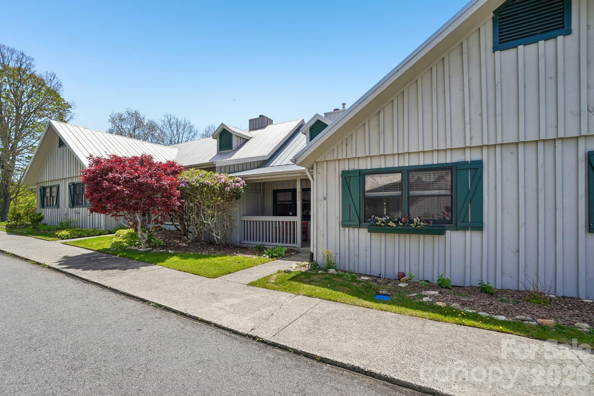 302 Eagles Nest Court Property Photo 2