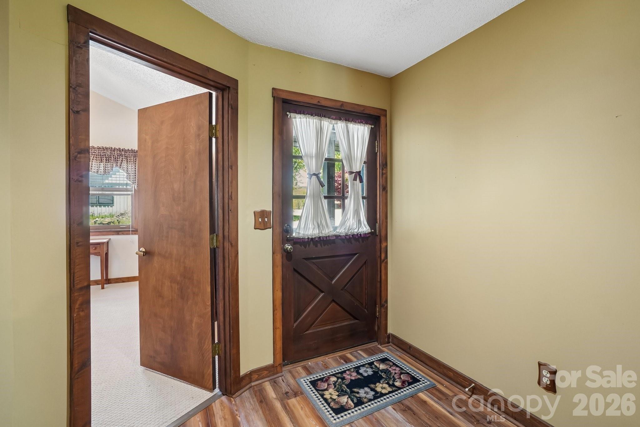 302 Eagles Nest Court Property Photo 5