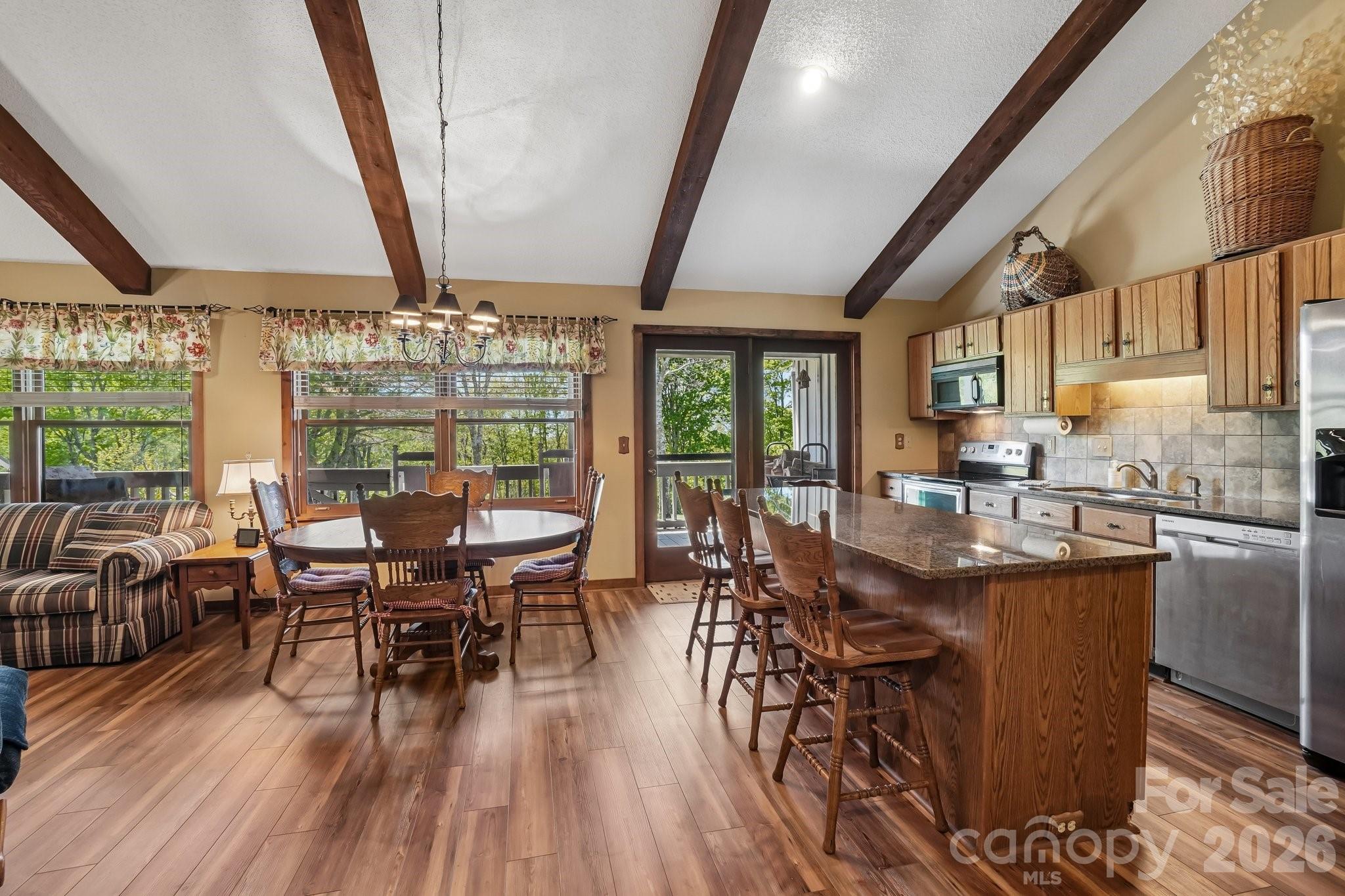 302 Eagles Nest Court Property Photo 7