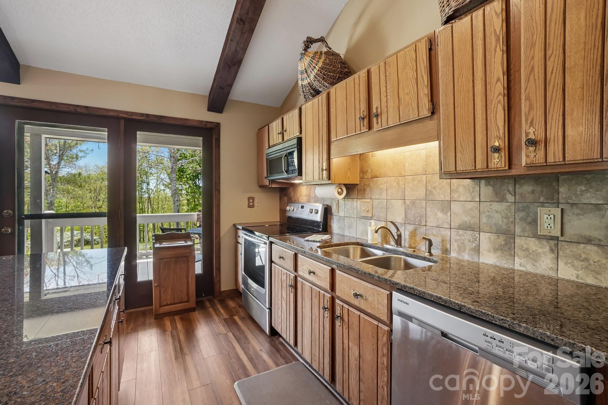 302 Eagles Nest Court Property Photo 9