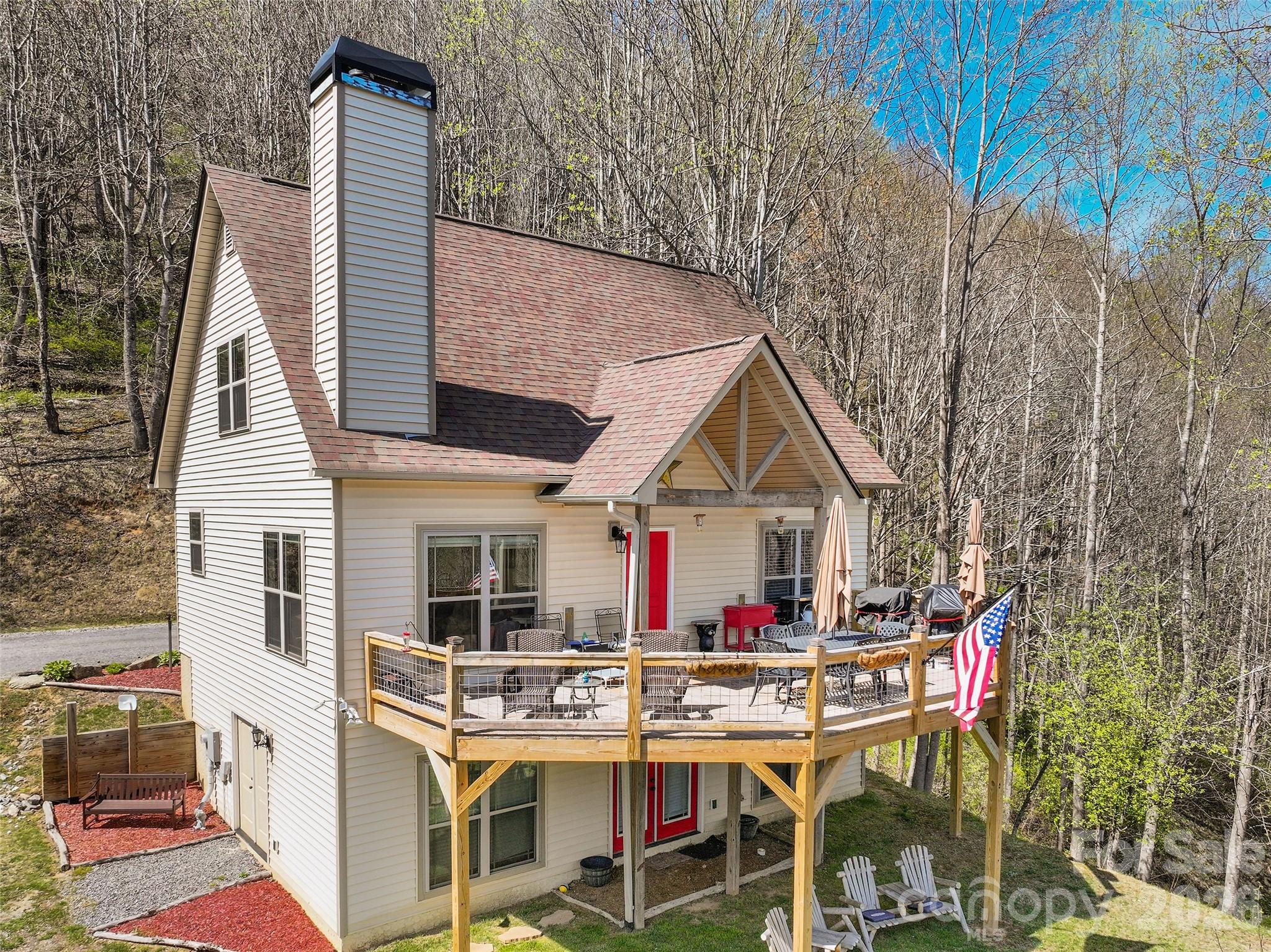 4823 Max Patch Road Property Photo 1