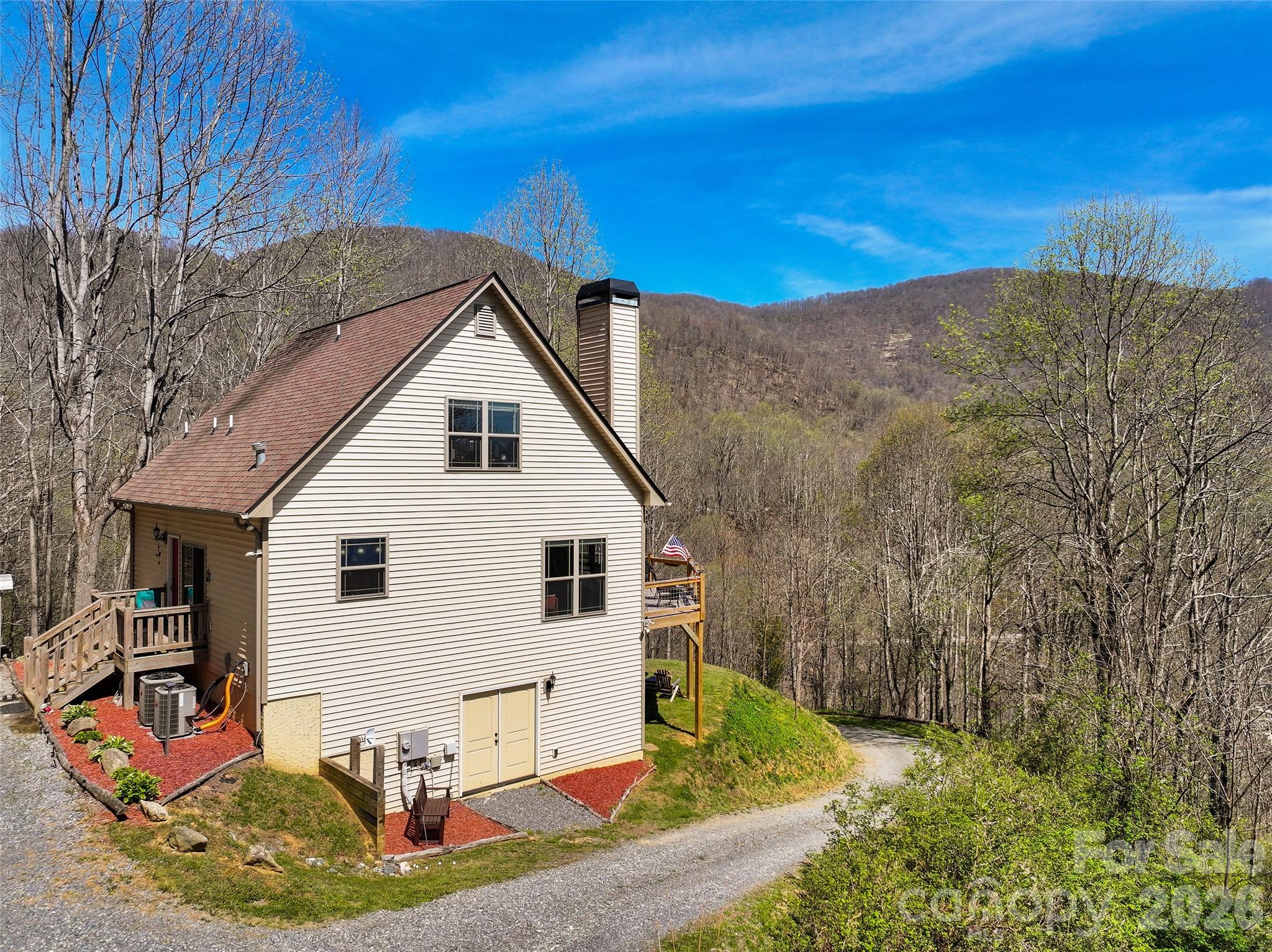 4823 Max Patch Road Property Photo 2
