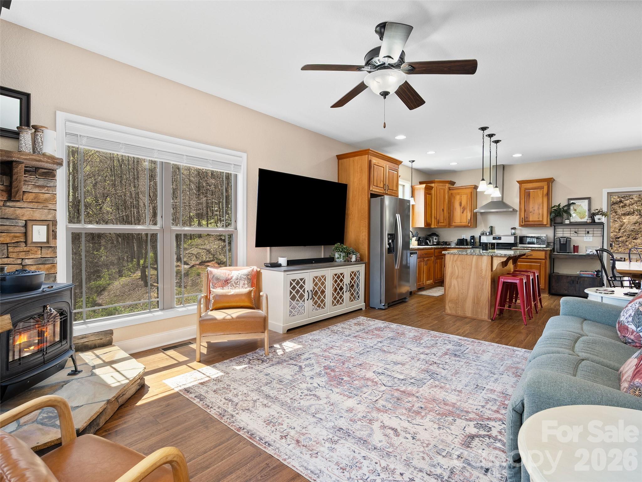 4823 Max Patch Road Property Photo 9