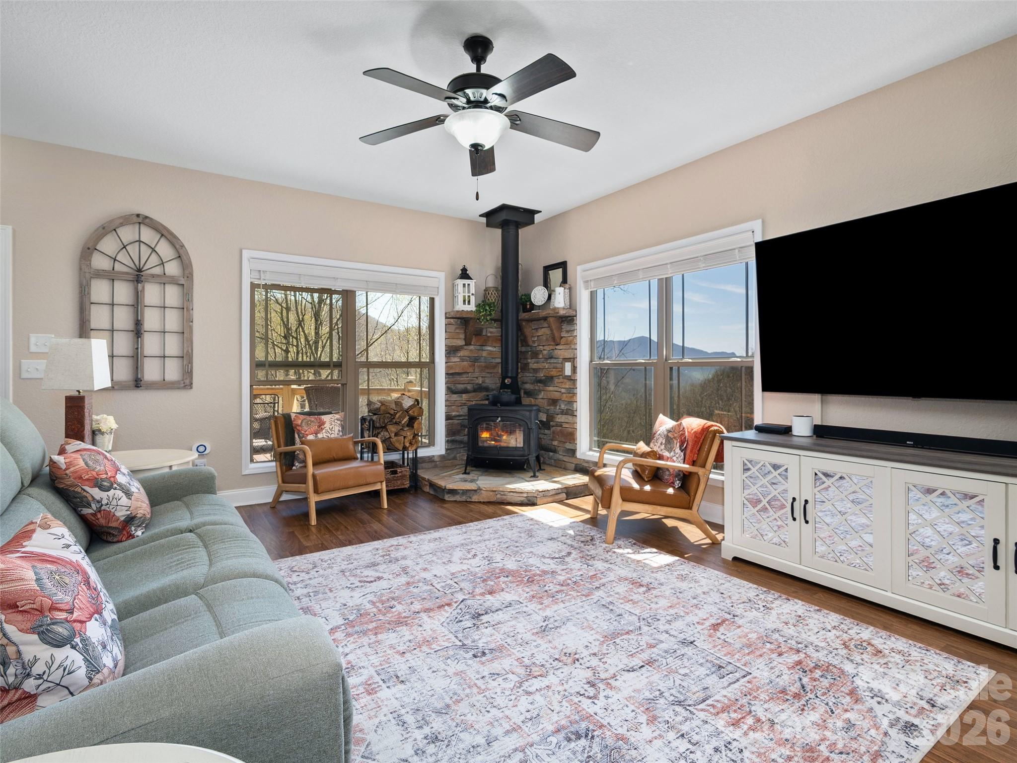 4823 Max Patch Road Property Photo 11