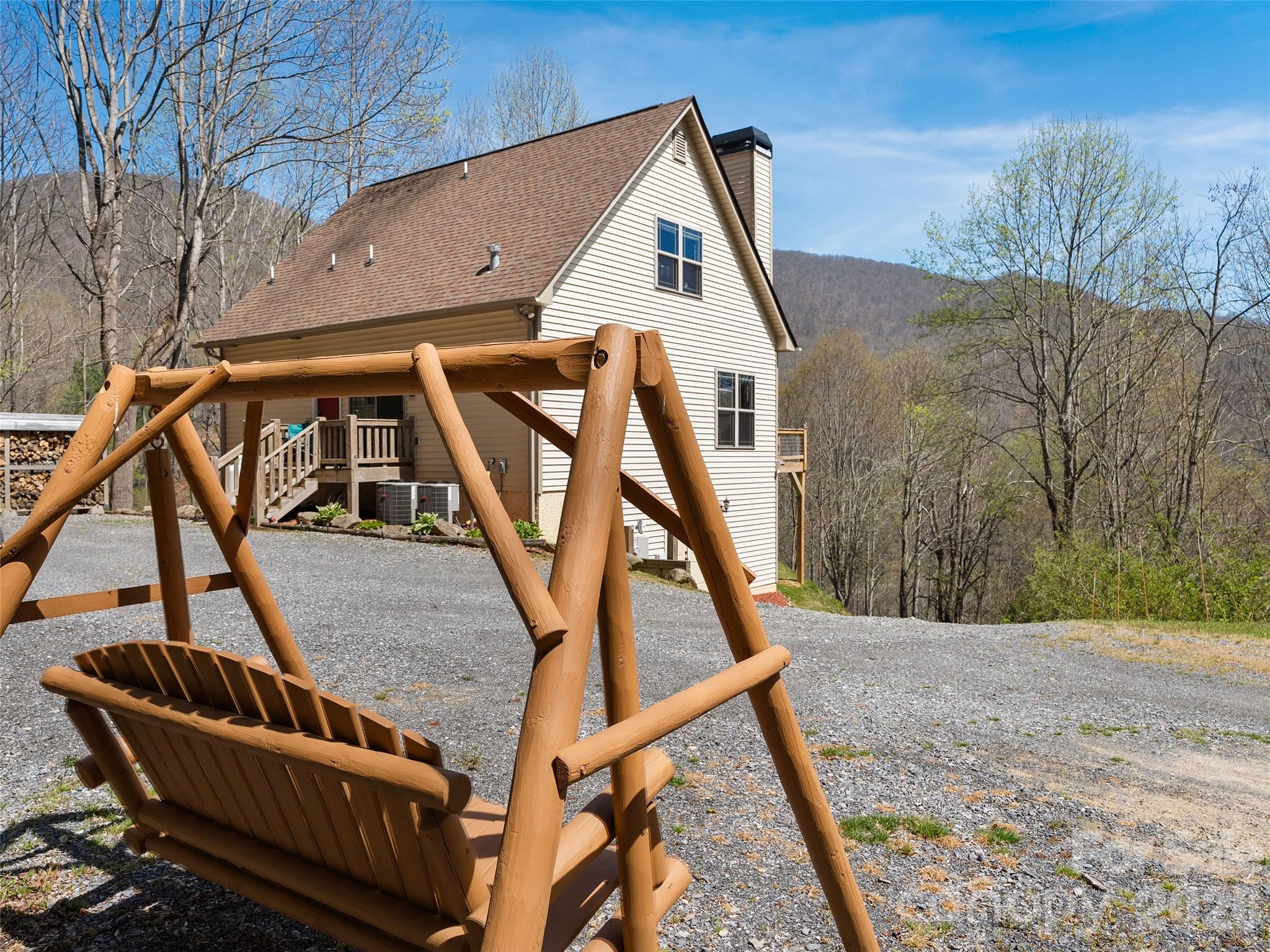 4823 Max Patch Road Property Photo 30