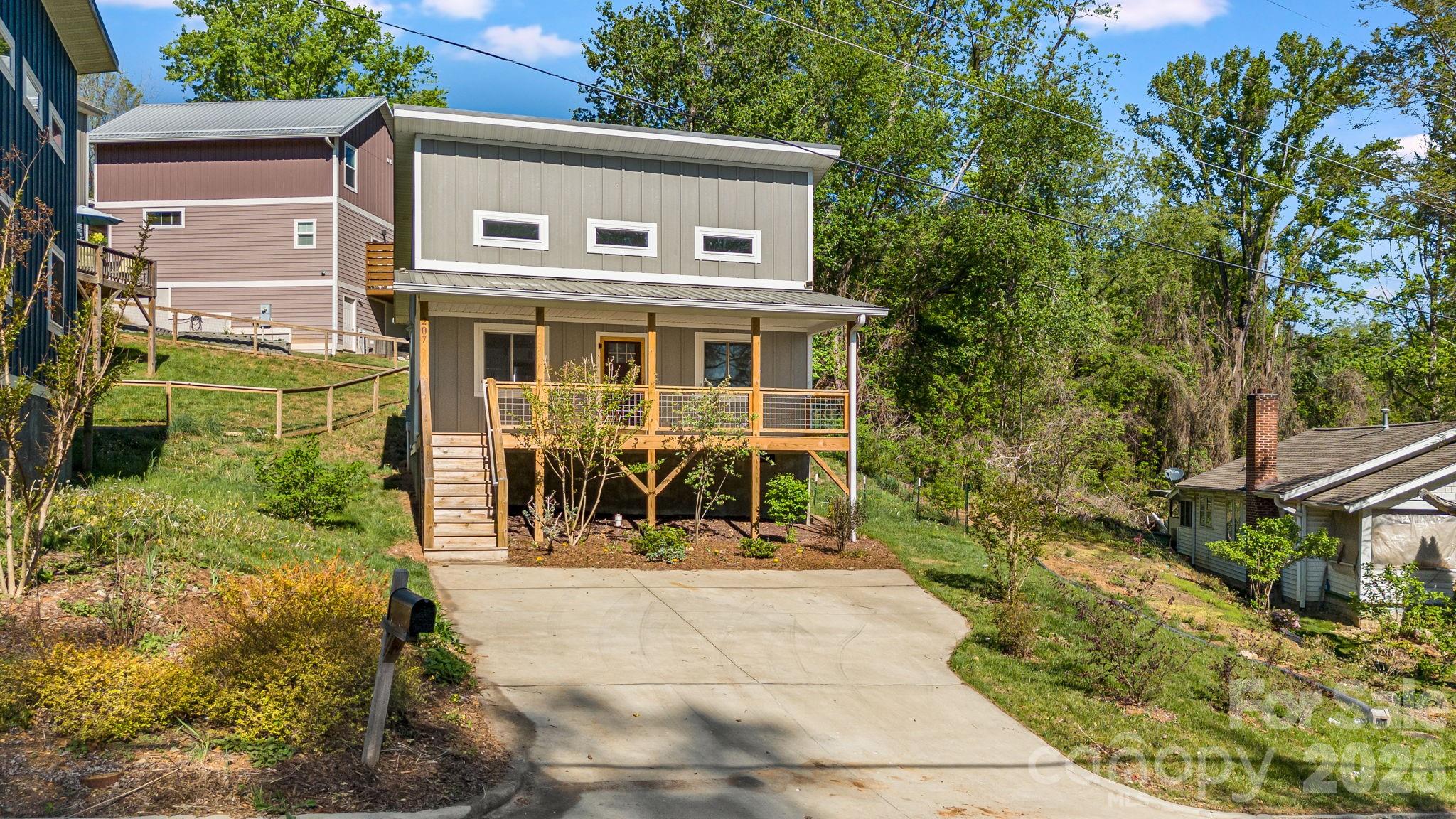 207 Hanover Street Property Photo 2