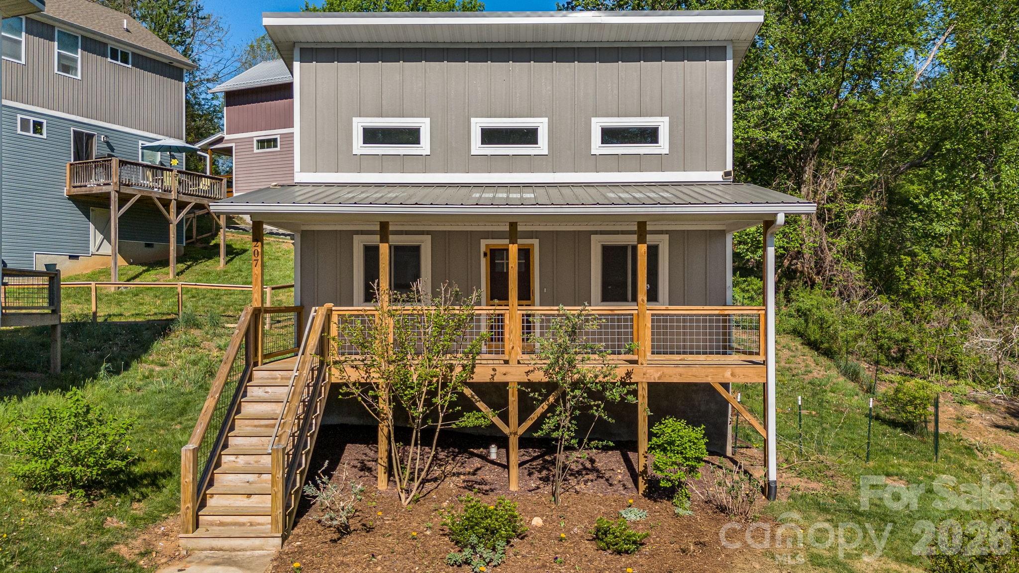 207 Hanover Street Property Photo 3