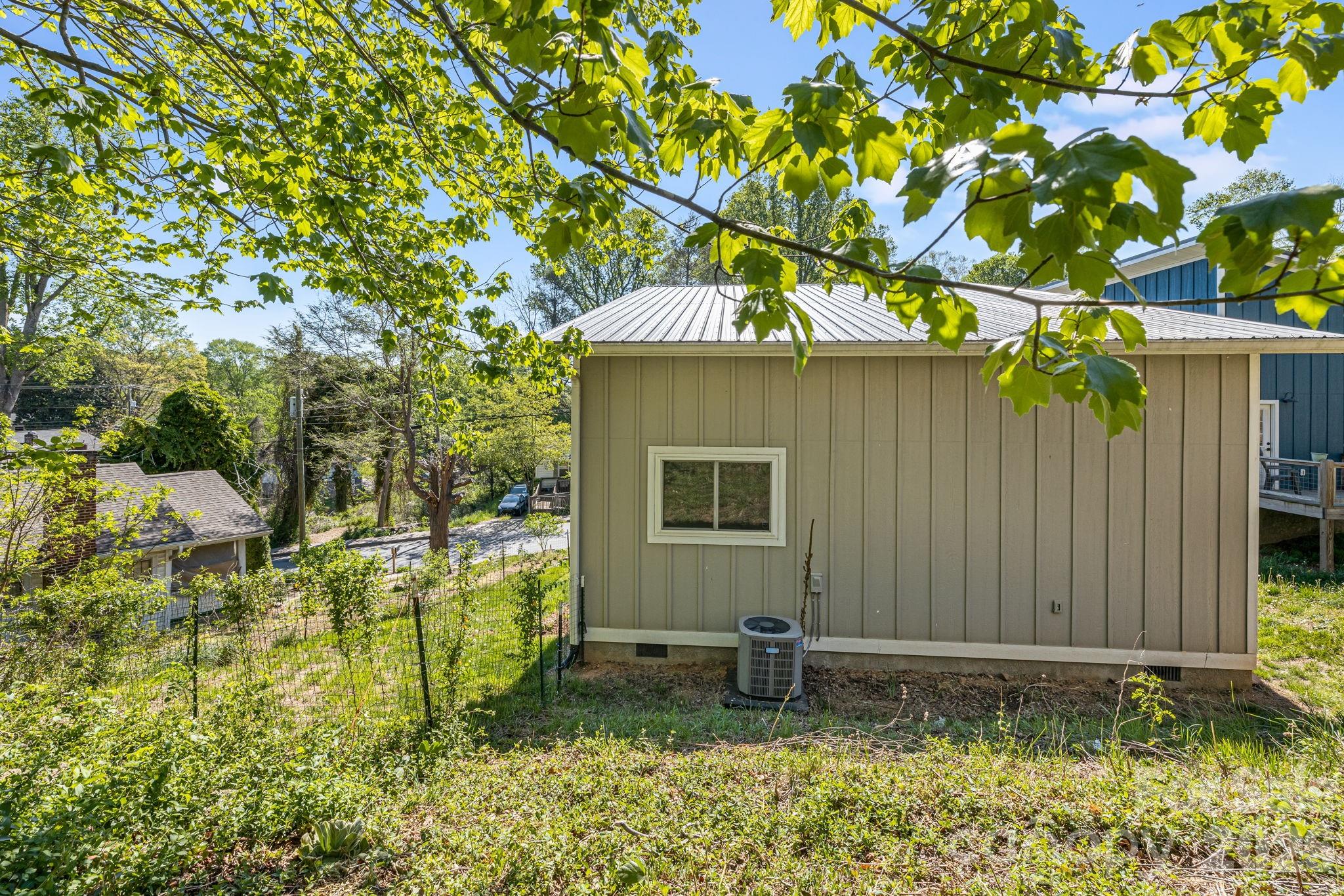207 Hanover Street Property Photo 22
