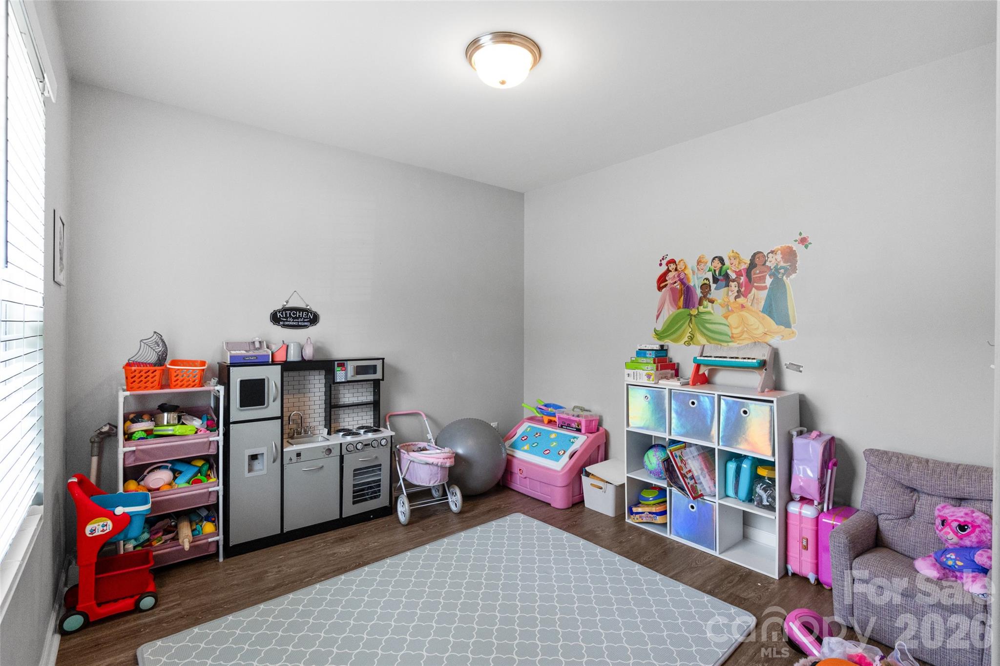 2046 E Park Drive Property Photo 3