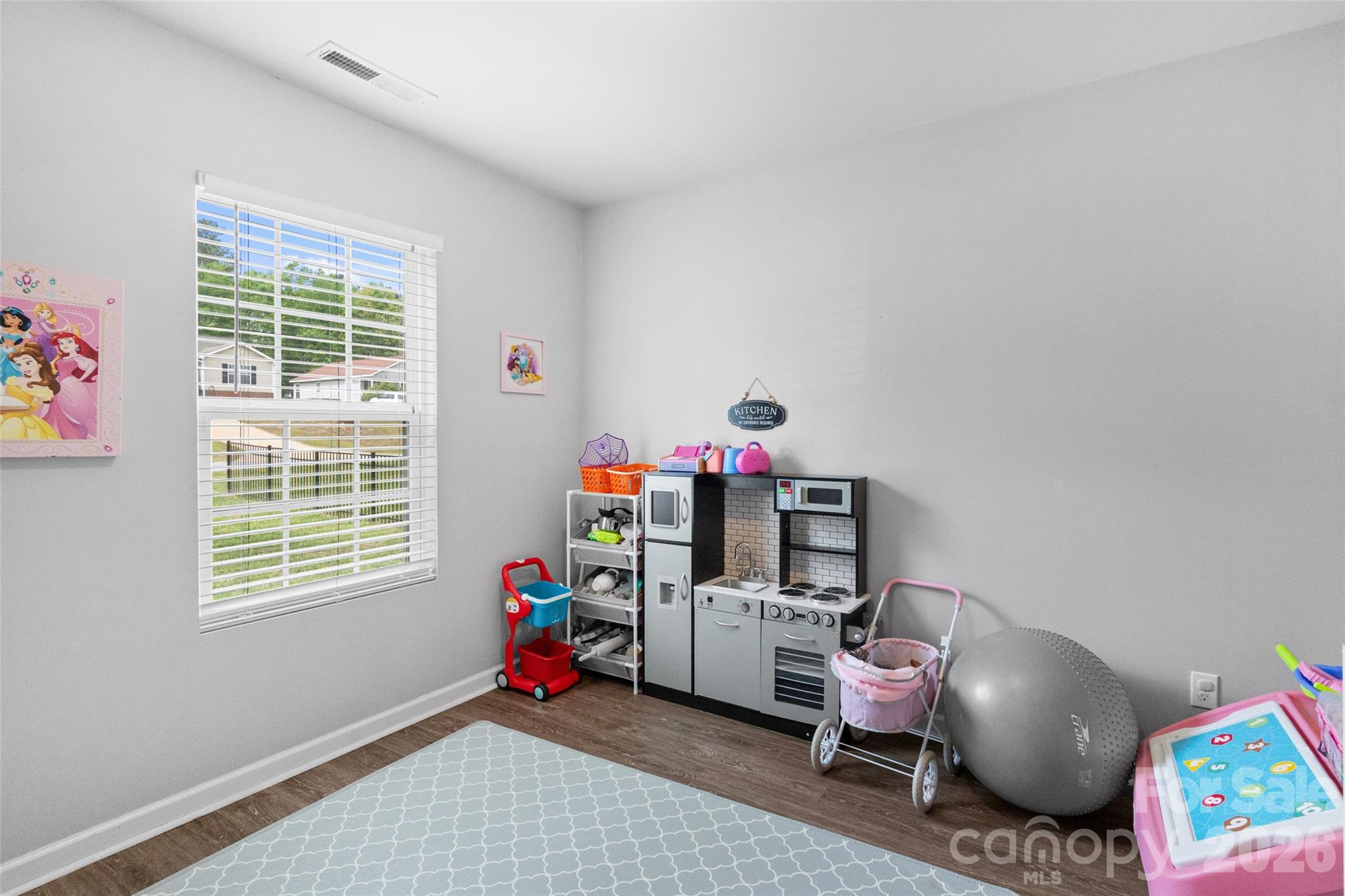 2046 E Park Drive Property Photo 4